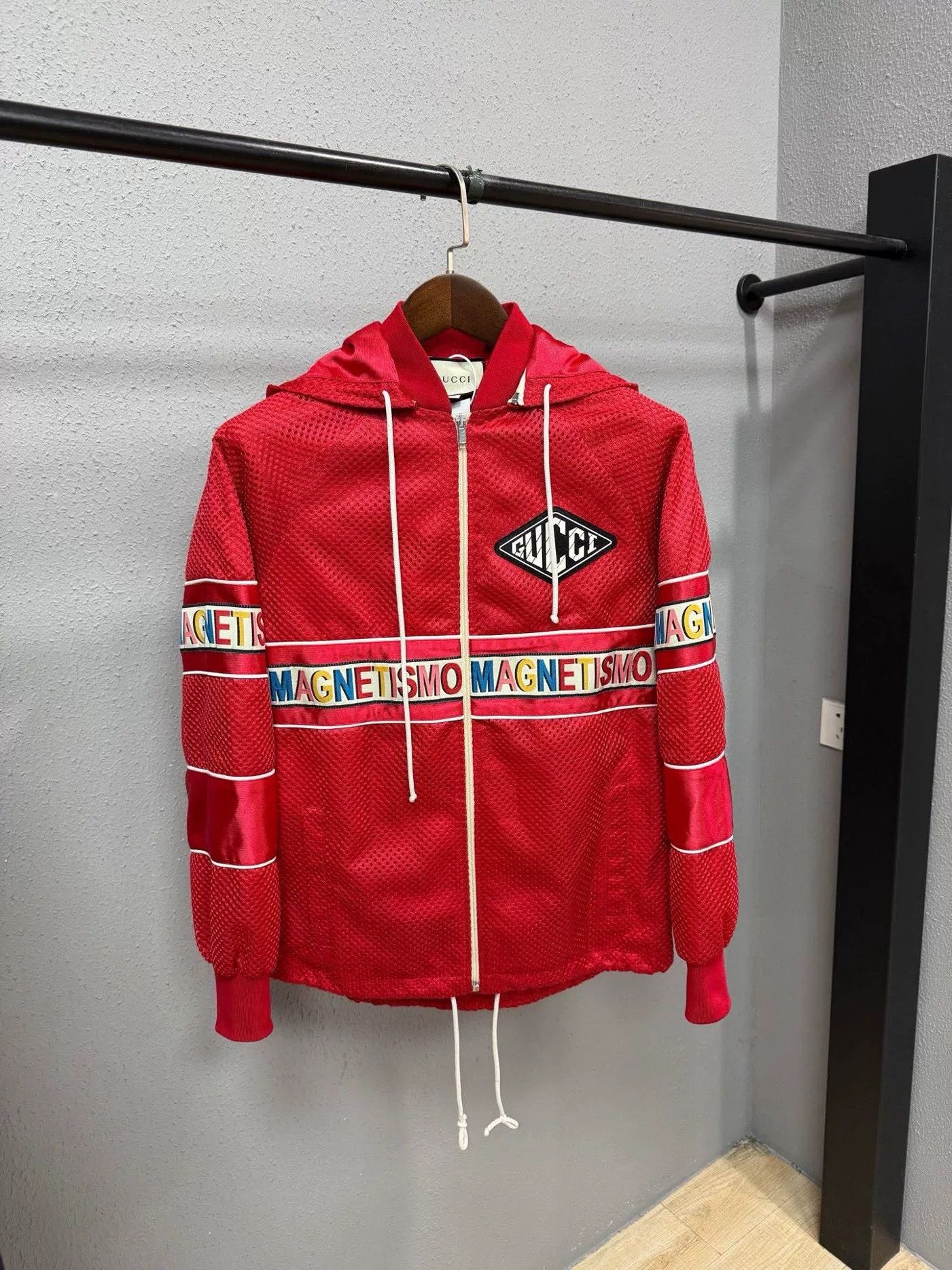 Gucci red gucci windbreaker jacket size small Size US S / EU 44-46 / 1 - 1 Thumbnail