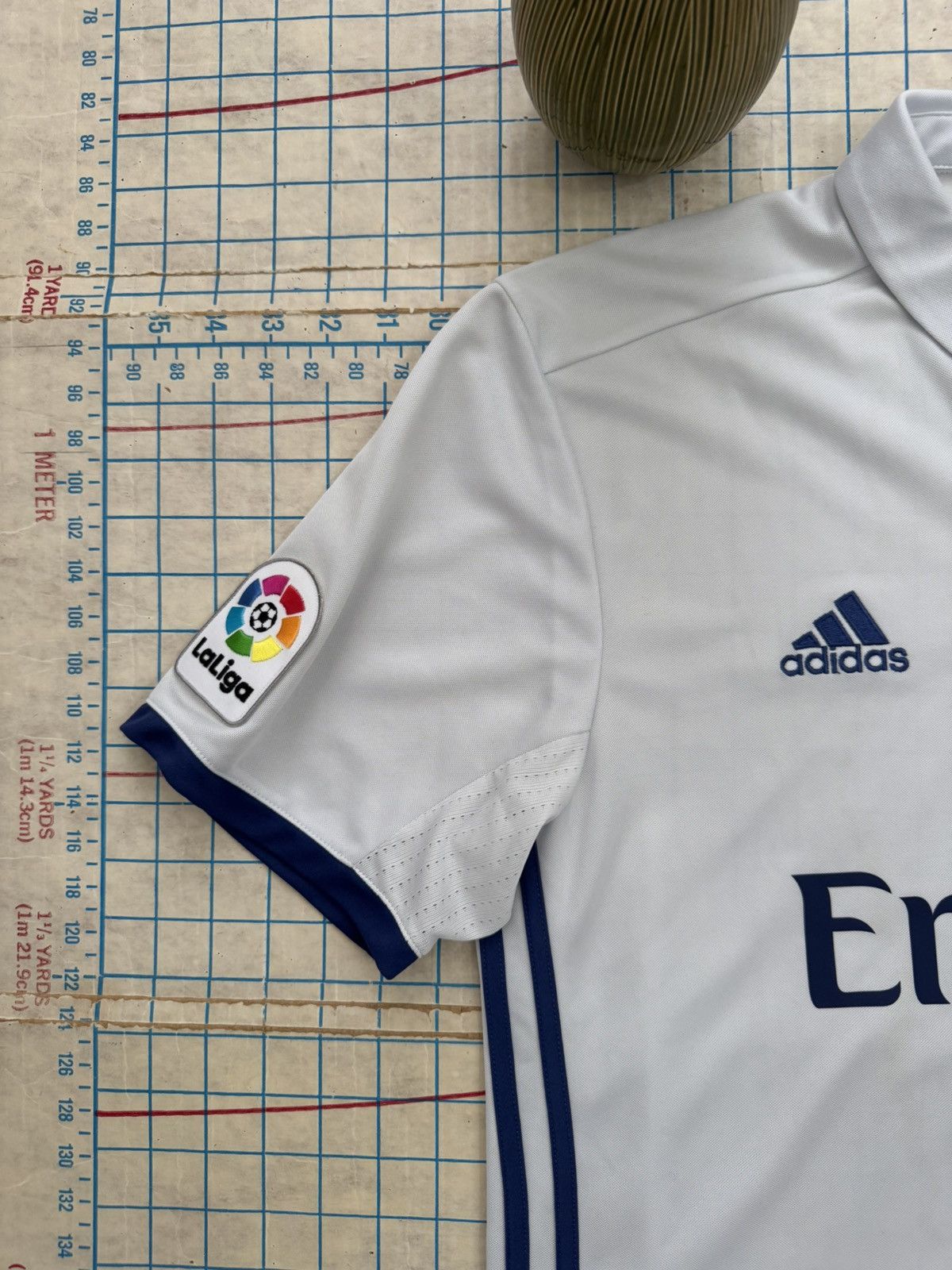 Adidas NWT Signed Raphael Varane Jersey White Real Madrid Adidas L Size US L / EU 52-54 / 3 - 8 Thumbnail