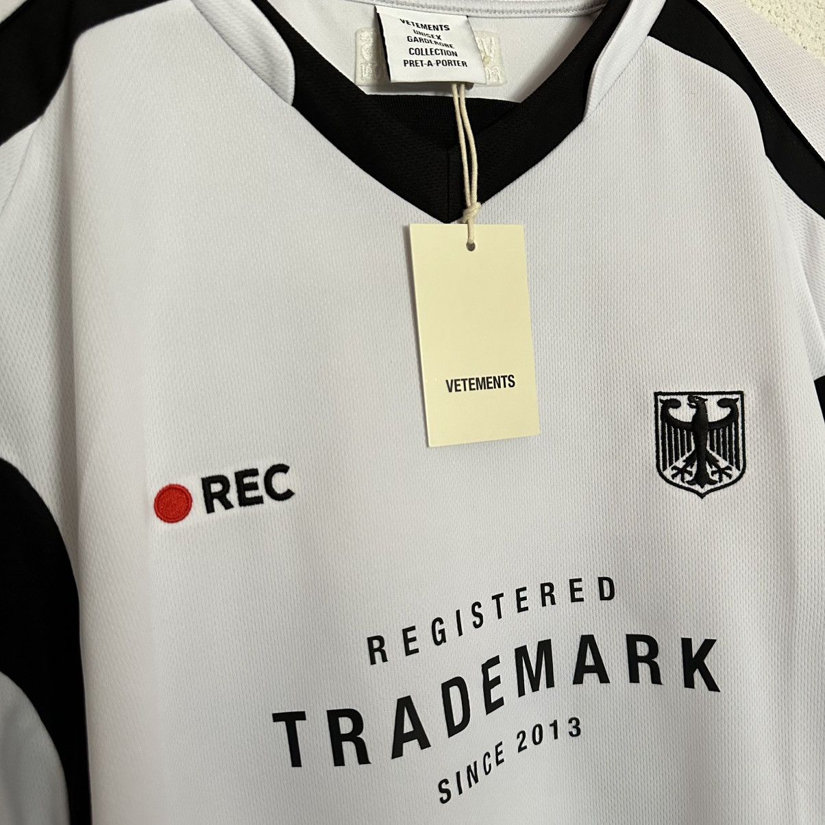 Vetements Vetements Trademark Footbal Jersey T-Shirt Size US M / EU 48-50 / 2 - 3 Thumbnail