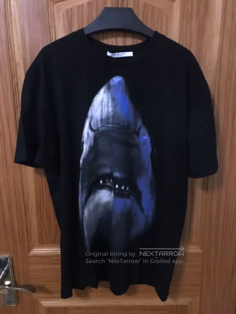 Givenchy Givenchy Short Sleeve Shark Size US S / EU 44-46 / 1 - 1 Thumbnail