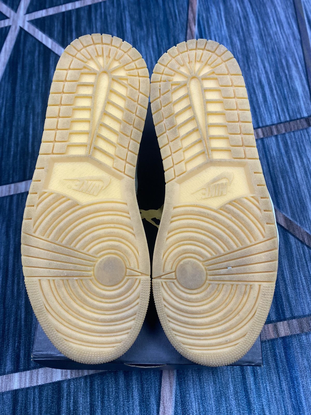 Jordan Brand × Nike AIR JORDAN 1 LOW SE Size US 8.5 / EU 41-42 - 4 Thumbnail