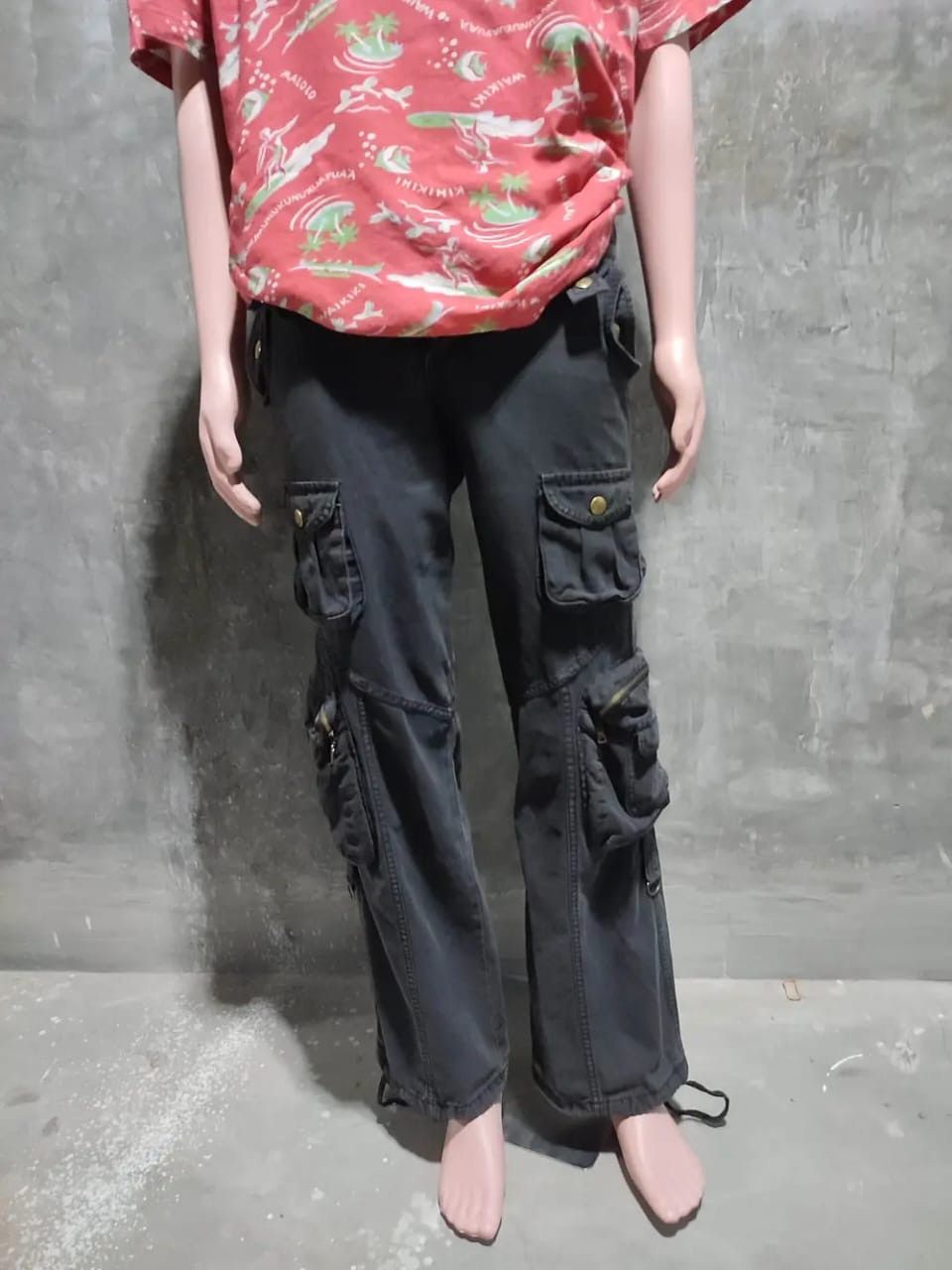 Other Beautiful Black Wash 3D Multipocket Cargo Low Rise Pants Size US 29 - 9 Thumbnail