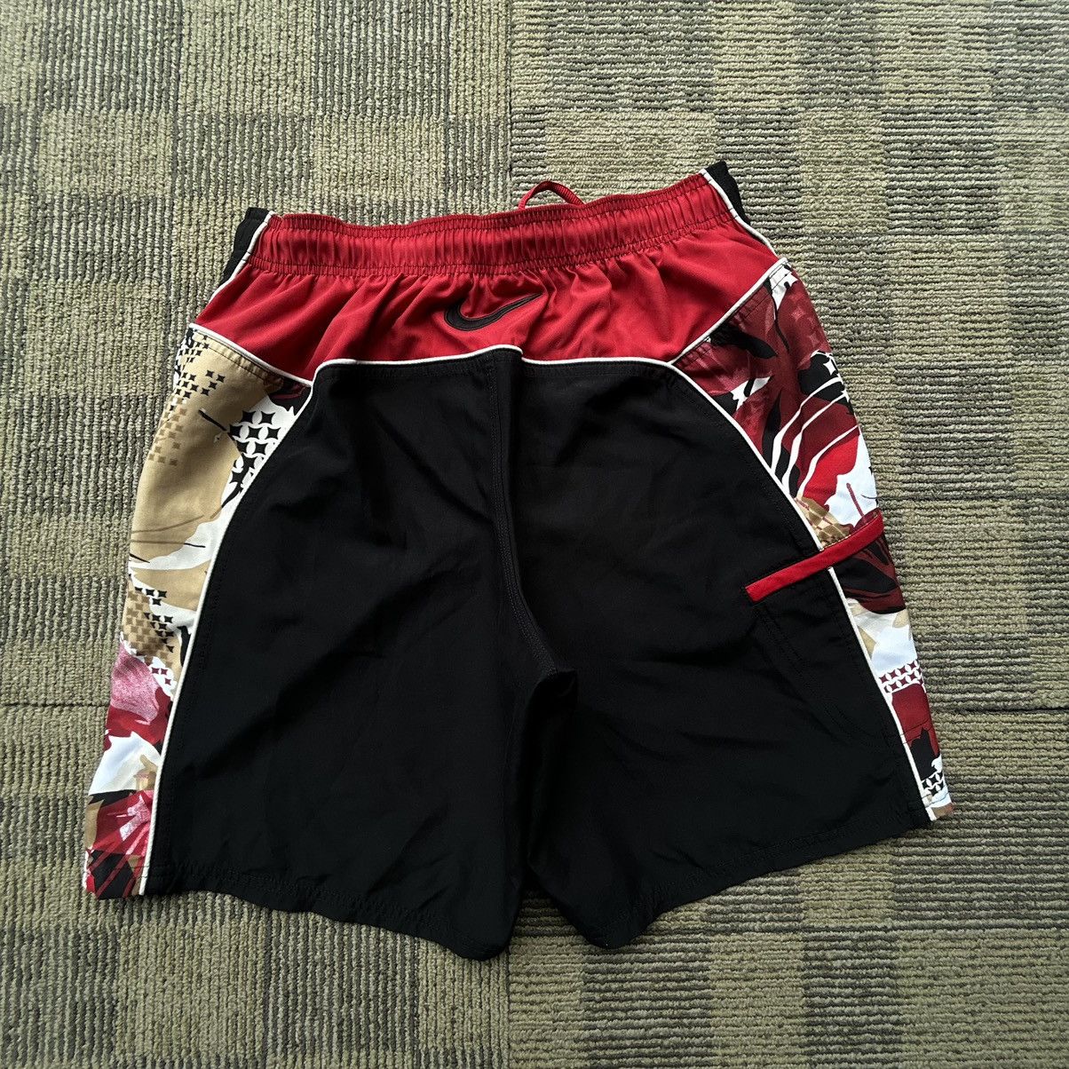 Nike Nike Vtg Y2K Black/ Red Embroidered Swoosh Shorts Size US 30 / EU 46 - 8 Thumbnail