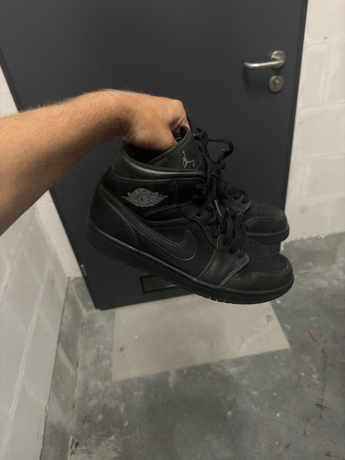 Jordan Brand Jordan 1 Retro Mid black (2018) sneakers Nike rare Size US 10 / EU 43 - 1 Thumbnail