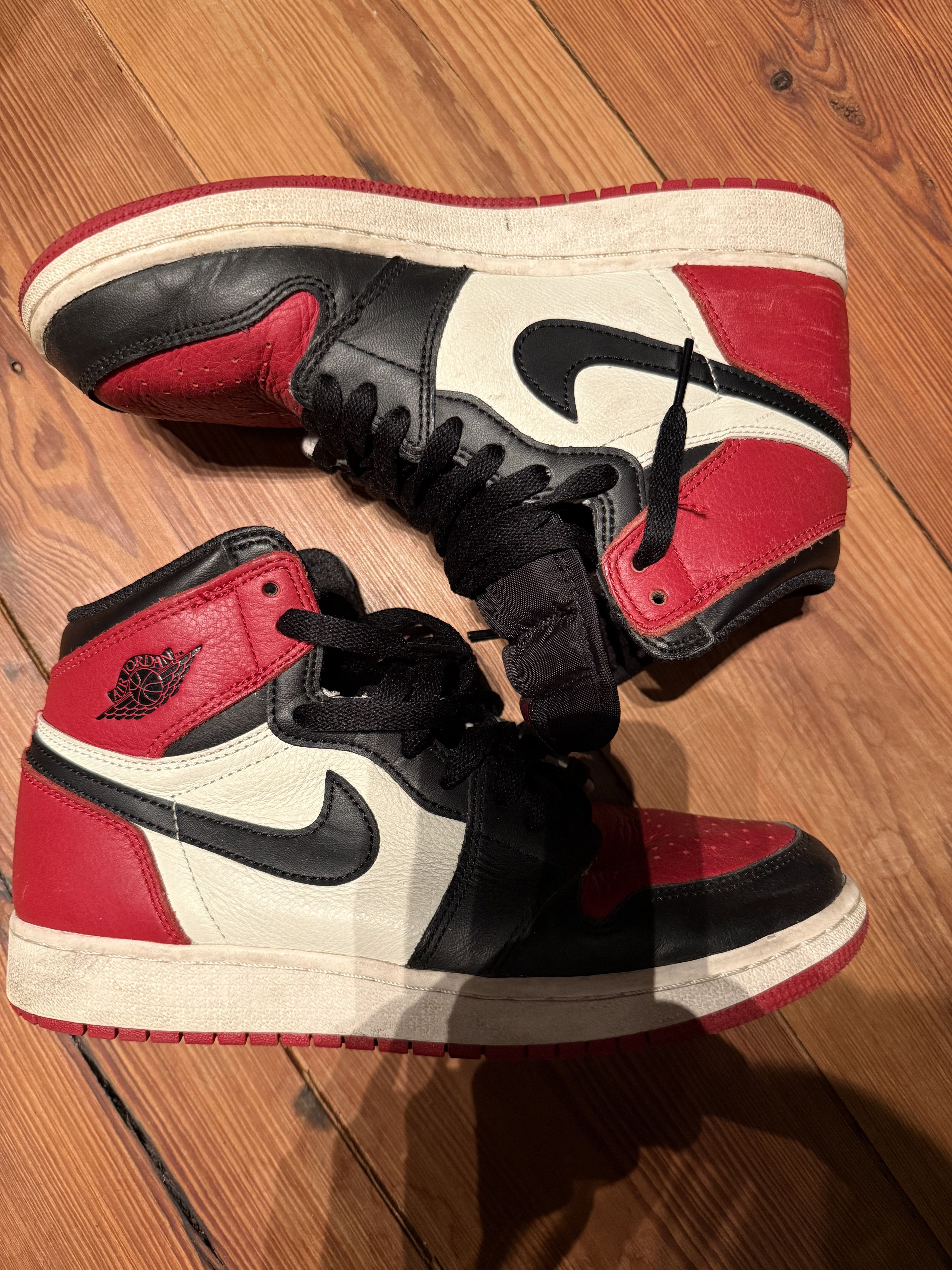Nike Air Jordan 1 Retro High OG BG Size US 6.5 / EU 39-40 - 1 Thumbnail