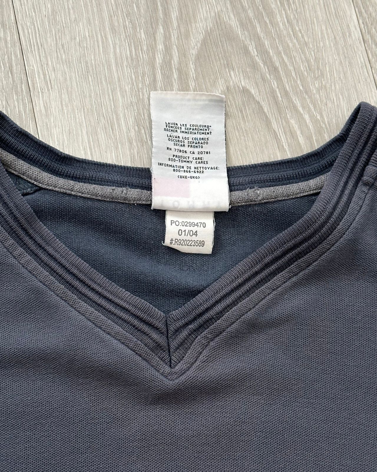 Tommy Hilfiger Vintage Tommy Hilfiger Gray V-Neck T-Shirt - Size Large Size US L / EU 52-54 / 3 - 5 Thumbnail