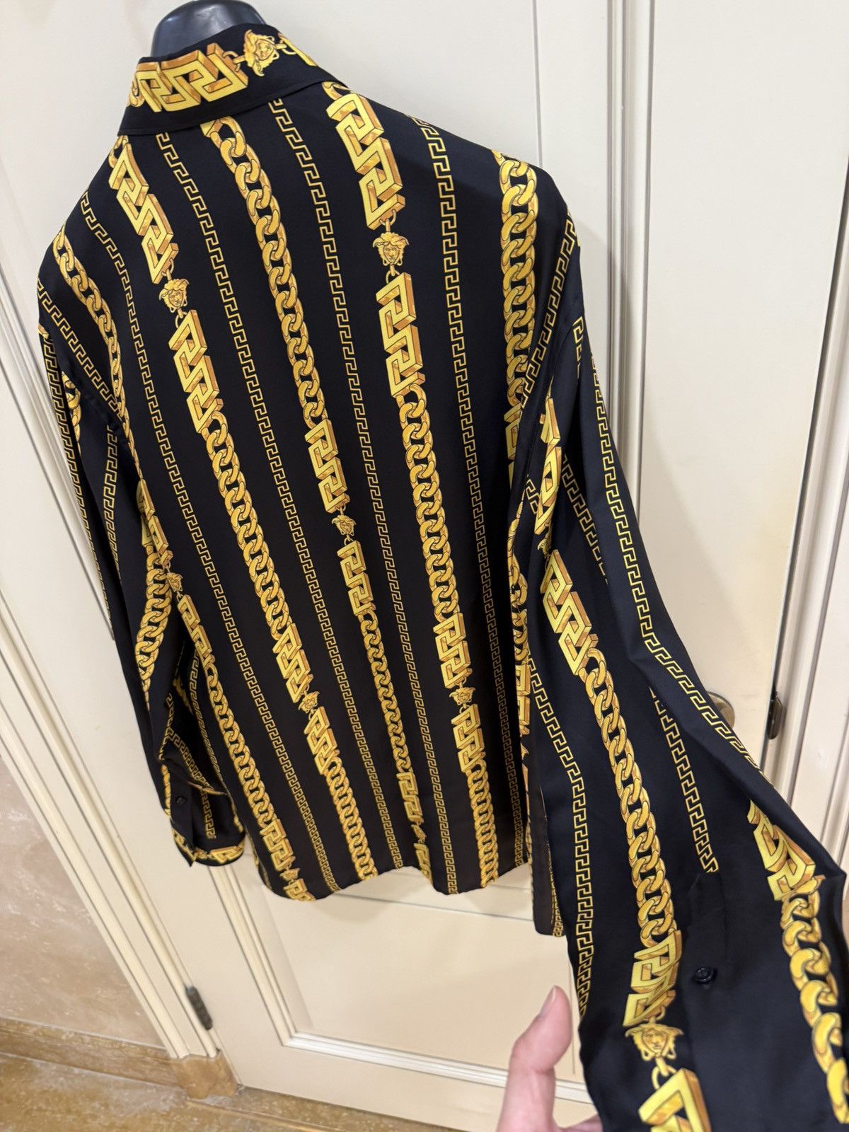 Versace golden chain print shirt size 48 Size US M / EU 48-50 / 2 - 14 Thumbnail