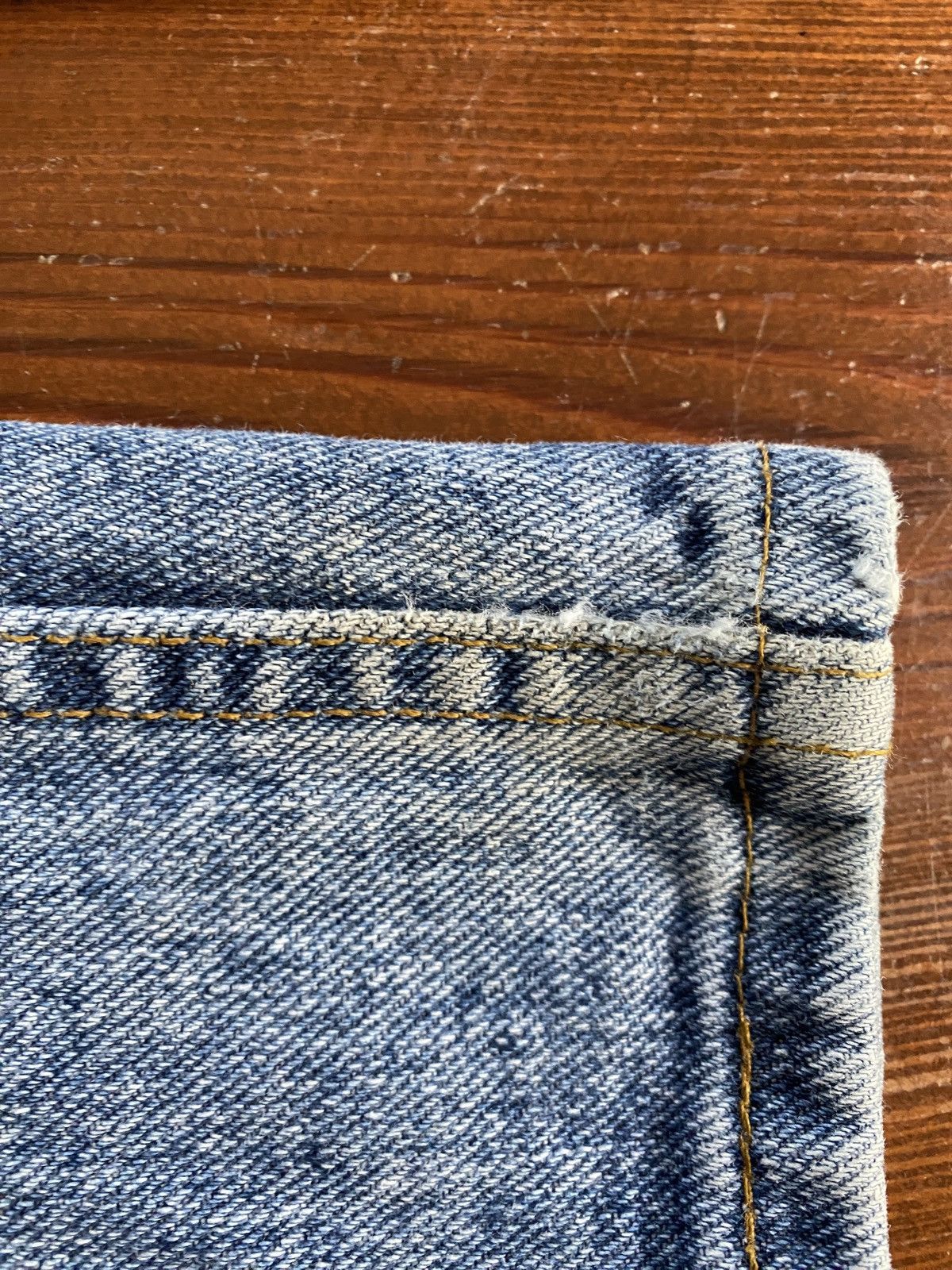 Levi's Vintage 1993 Levi’s 550 Relaxed Fit Blue Denim Jean 35x30 Size US 35 - 12 Thumbnail
