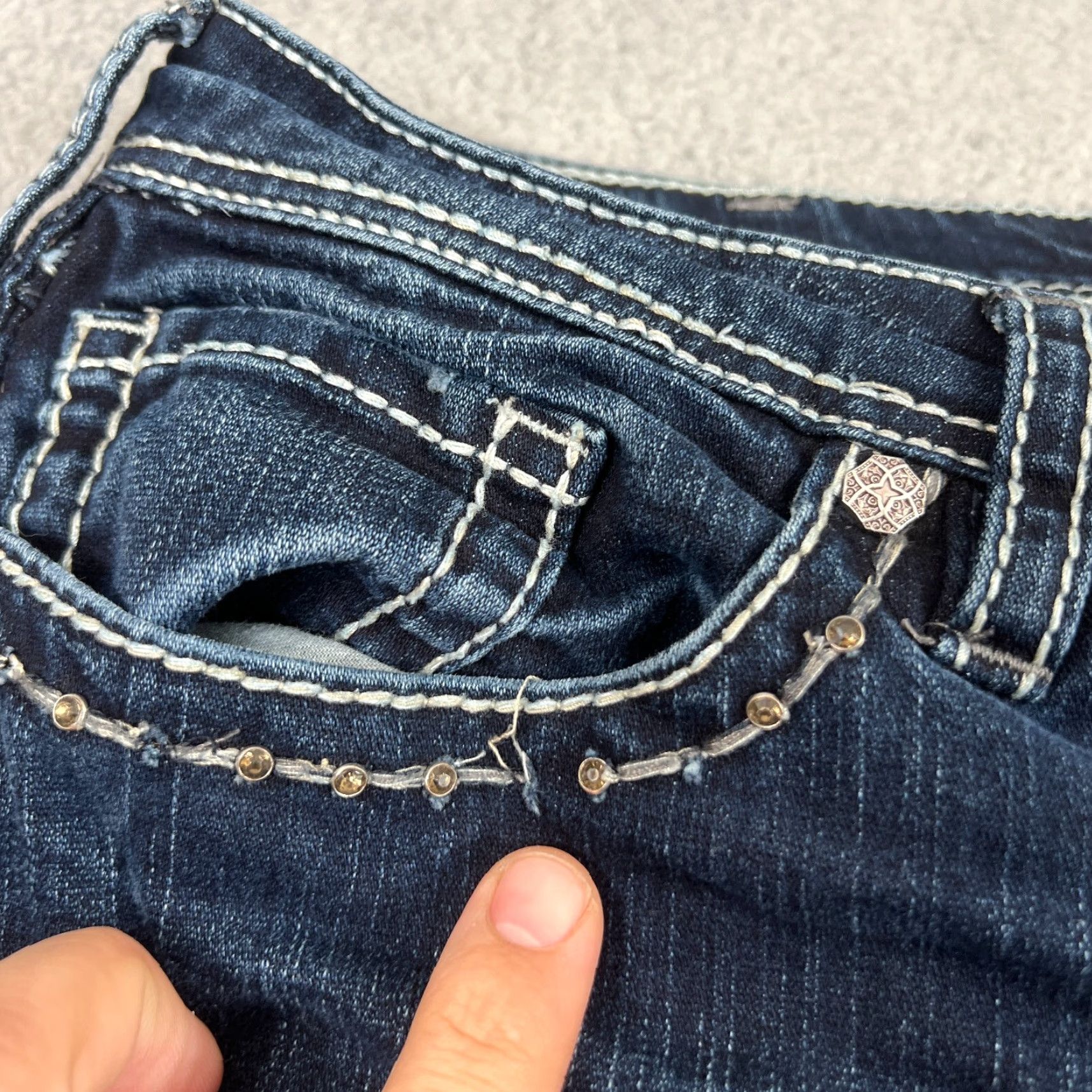 Silver Jeans Co. Silver Jeans Women's Jeans 24 Bootcut Denim Blue Natsuki Flap Thick Stitch Regular Fit Pockets Embroidered Cotton Blend Size 42" / US 20 - 2 Thumbnail
