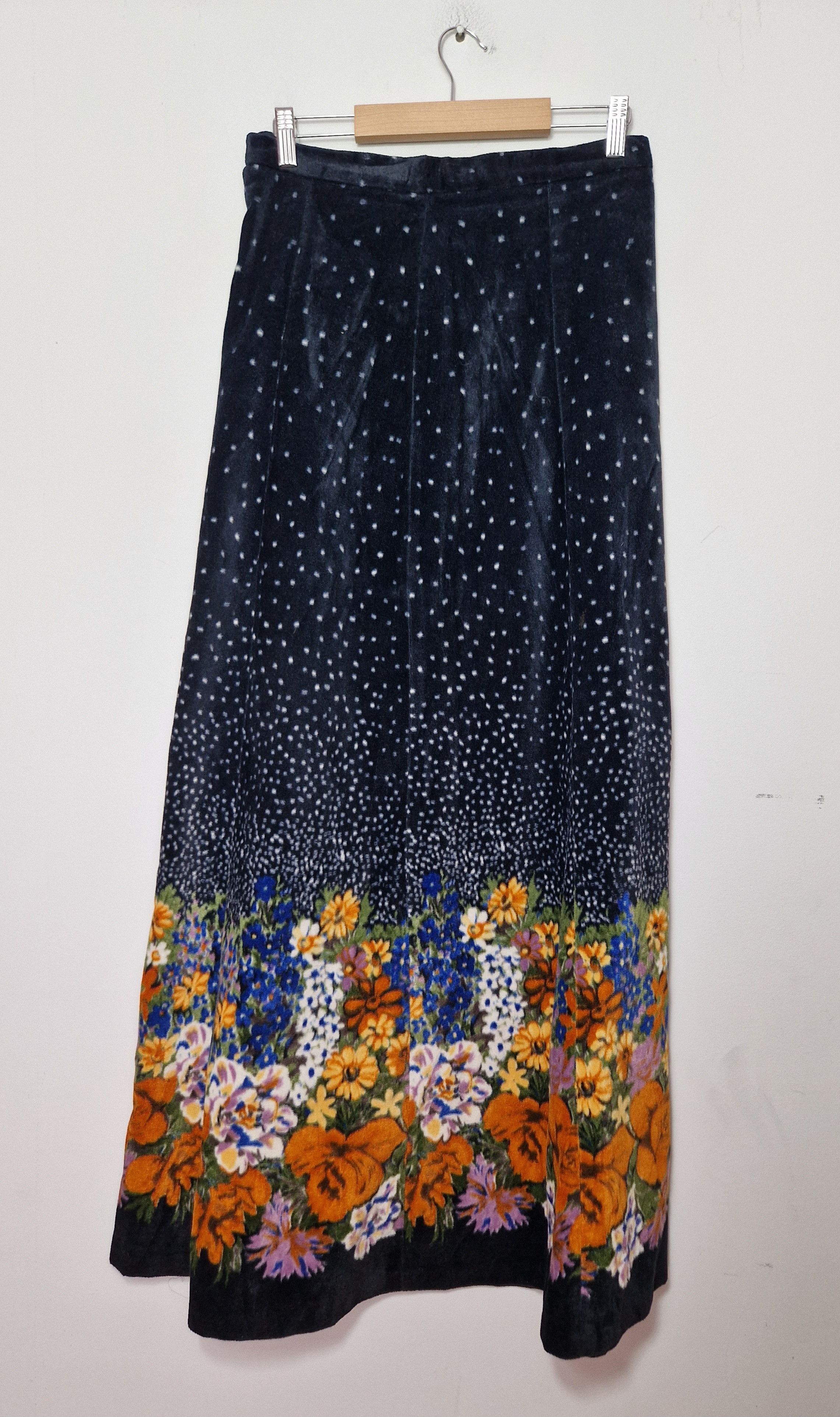 Japanese Brand × Vintage floral velvet maxi skirt vintage y2k japanese kenzo Size 26" / US 2 / IT 38 - 7 Thumbnail