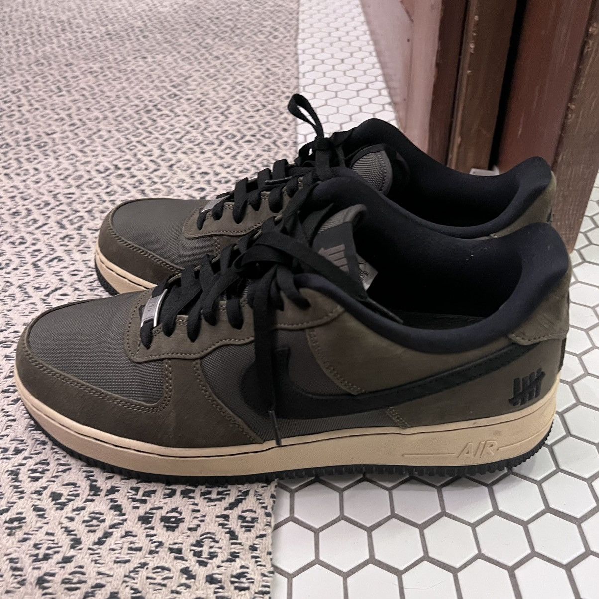 Nike × Undefeated Nike x Undefeated AF1 in army green. Size 12. Size US 12 / EU 45 - 1 Thumbnail