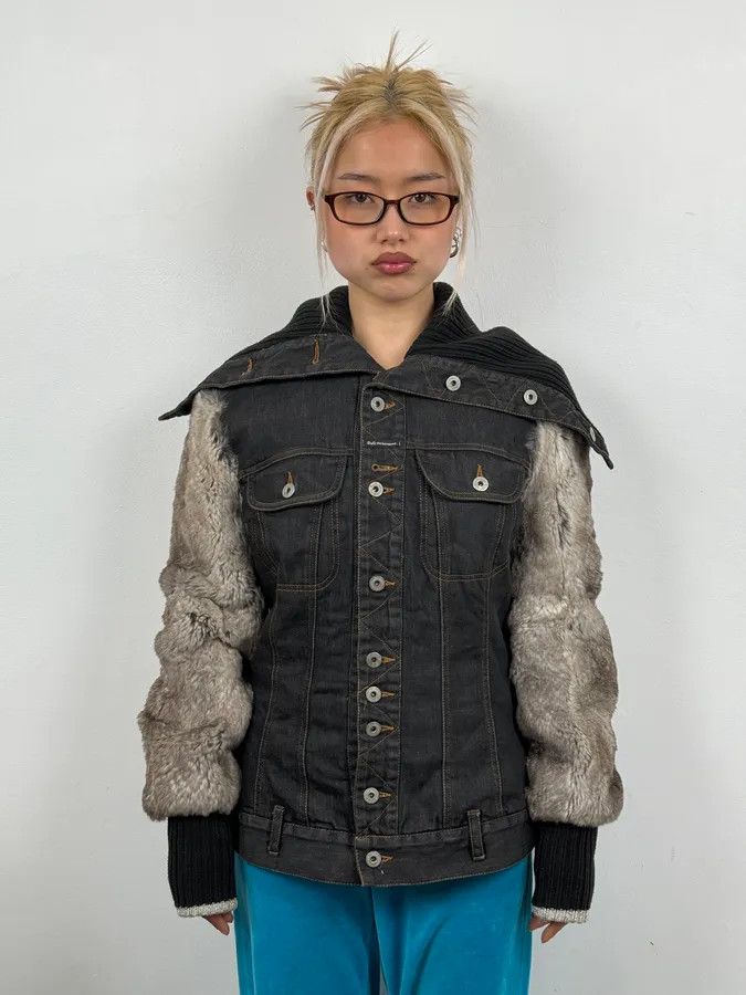 Dolce & Gabbana 2000s Dolce & Gabbana Navy Denim Buttoned Fur Arms Jacket Size US S / EU 44-46 / 1 - 2 Thumbnail