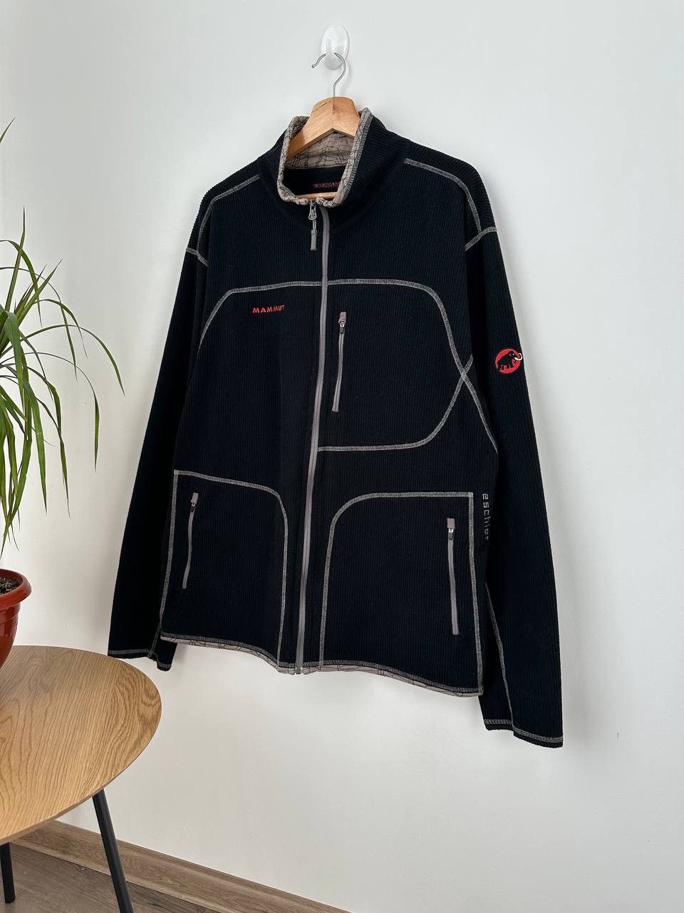 Mammut Vintage Mammut Black Outdoor Distressed Zip Hoodie Size US XL / EU 56 / 4 - 4 Thumbnail