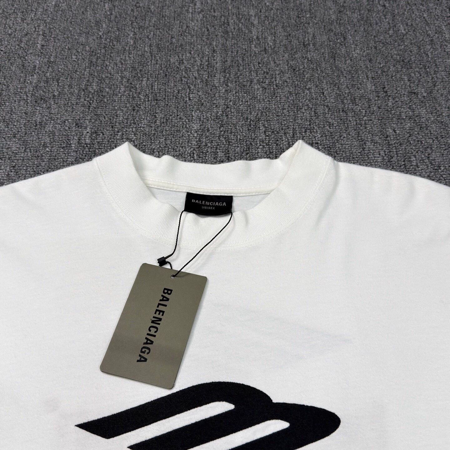 Balenciaga Balenciaga Embroidered Logo White Short Sleeve T S Near New Size US S / EU 44-46 / 1 - 3 Thumbnail