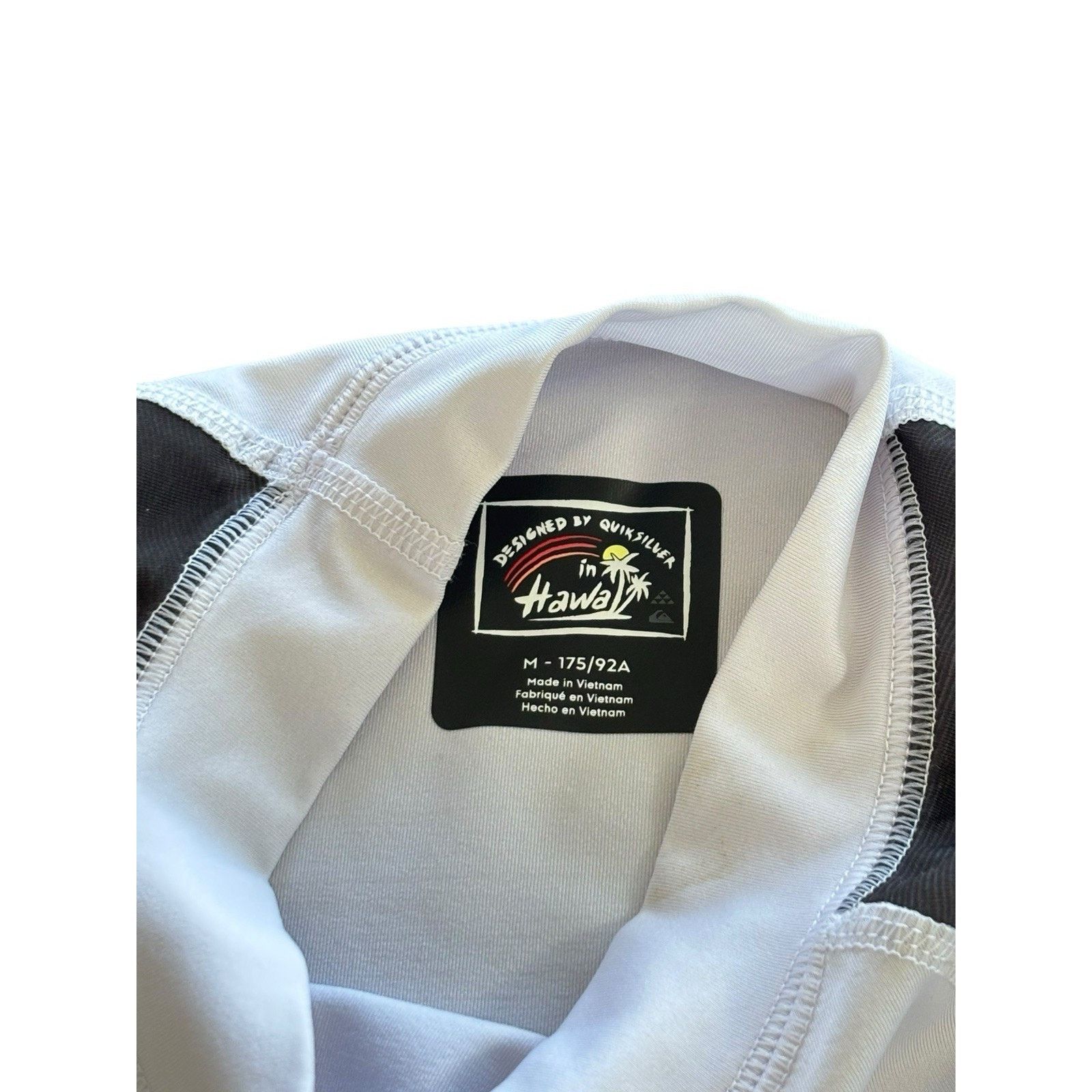 Quiksilver Quicksilver Rash Guard Shirt Medium Gray White Short Sleeve Size US M / EU 48-50 / 2 - 3 Thumbnail
