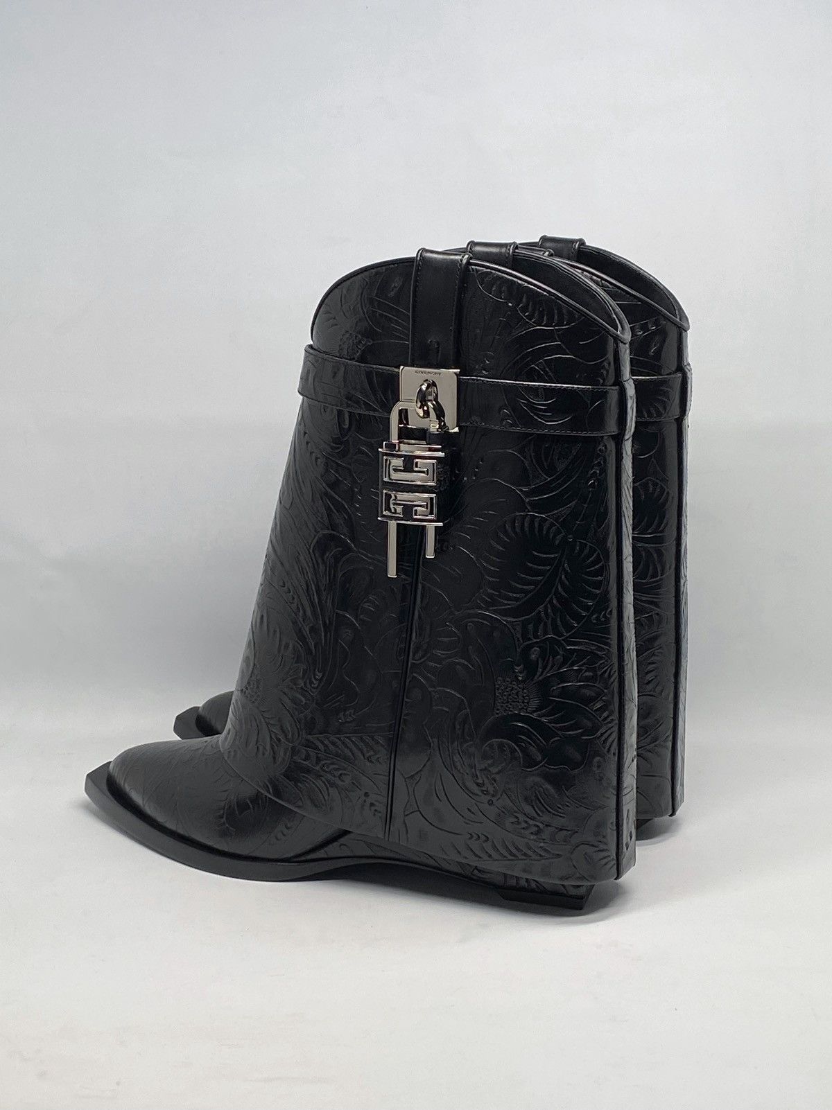 Givenchy Givenchy Shark Lock Cowboy Ankle Leather Boots size 39 Size US 9 / IT 39 - 7 Thumbnail