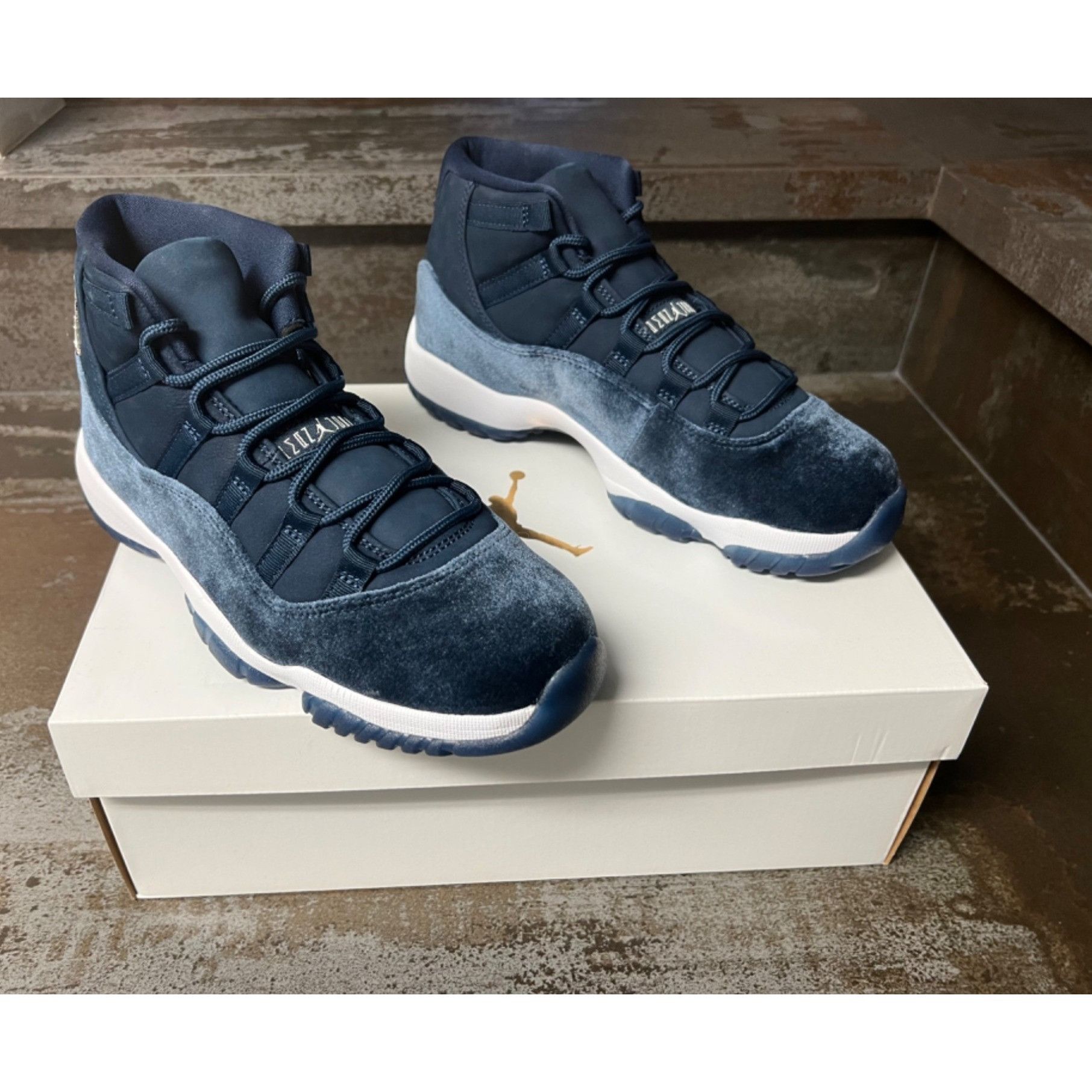 Nike Jordan 11 Retro Midnight Navy Women's Size 9- AR0715-441 Size US 9 / IT 39 - 2 Thumbnail