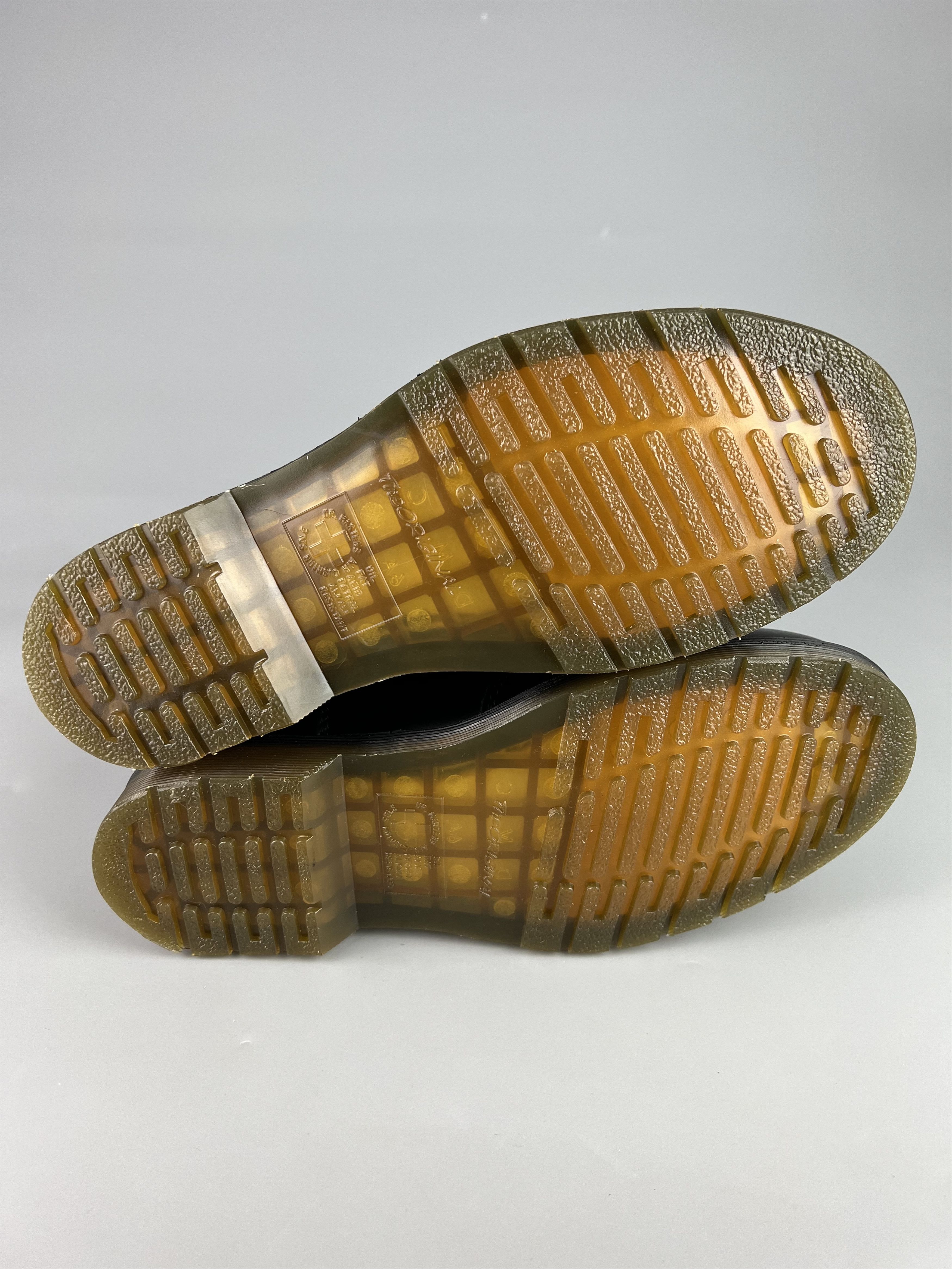 Dr. Martens Dr Martens 2976 Smooth Leather Chelsea Boots US8 UK7 EU41 Size US 8 / EU 41 - 6 Thumbnail