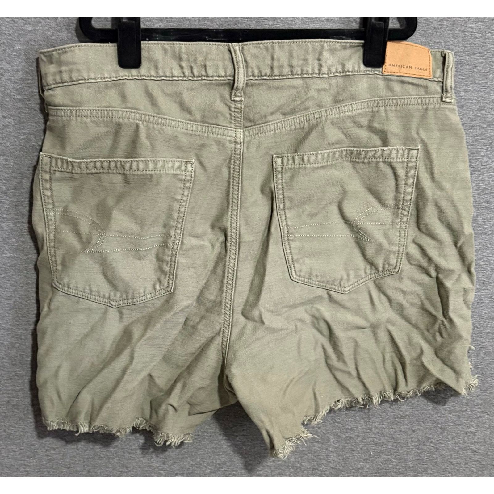 American Eagle Outfitters American Eagle | High Rise Mom Short Heavily Distressed | 14 Size 36" / US 14 / IT 50 - 2 Thumbnail