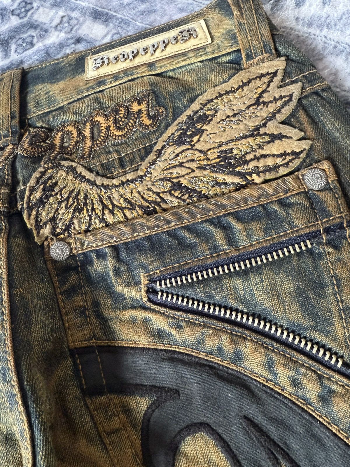 If Six Was Nine Red Pepper Shadow Mud Wash Embroidered Wings Jeans Size US 29 - 21 Thumbnail