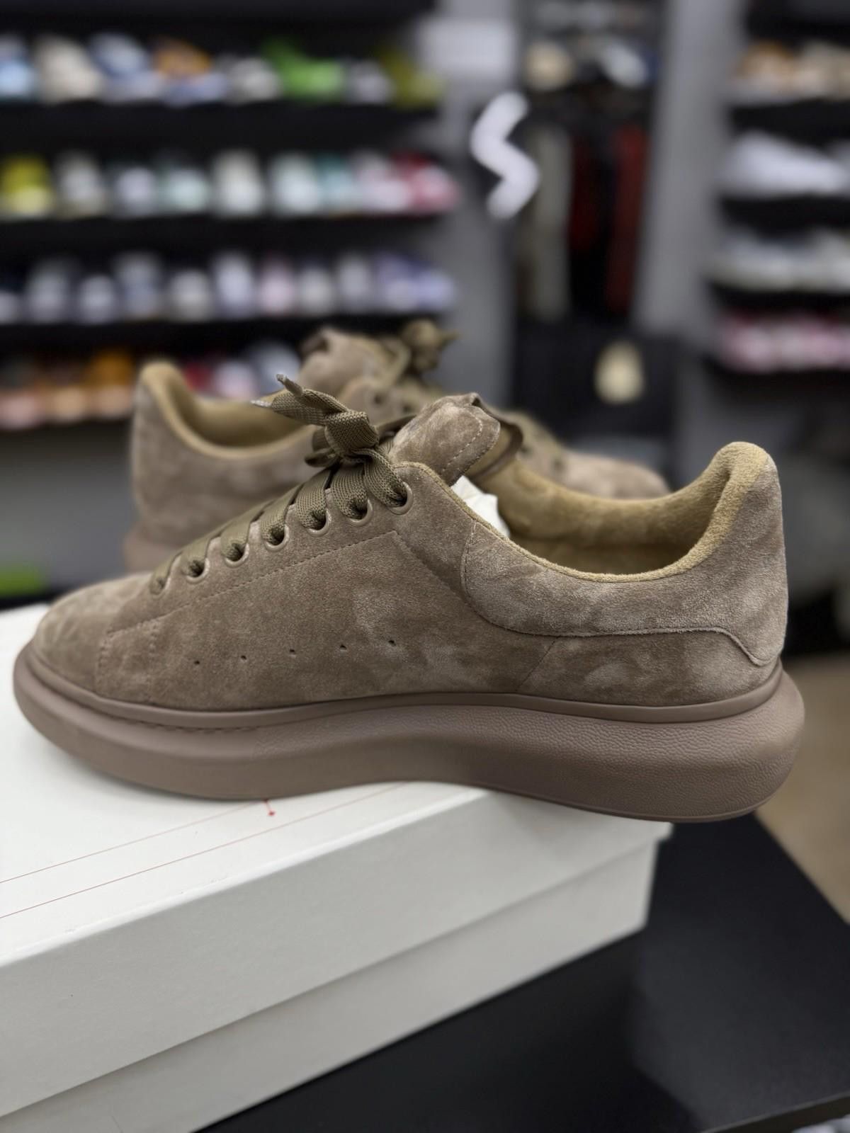 Alexander McQueen Alexander McQueen Sneaker Suede Brown Size 12US/45EU Size US 12 / EU 45 - 9 Thumbnail
