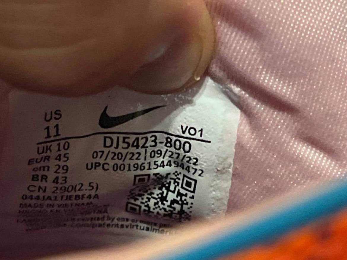 Nike Lebron 20 The Chosen One Size US 11 / EU 44 - 2 Thumbnail