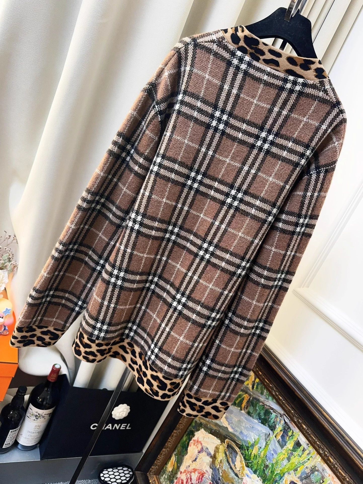 Burberry Burberry Check Leopard Trim V-neck Knit Sweater L Size L / US 10 / IT 46 - 2 Thumbnail