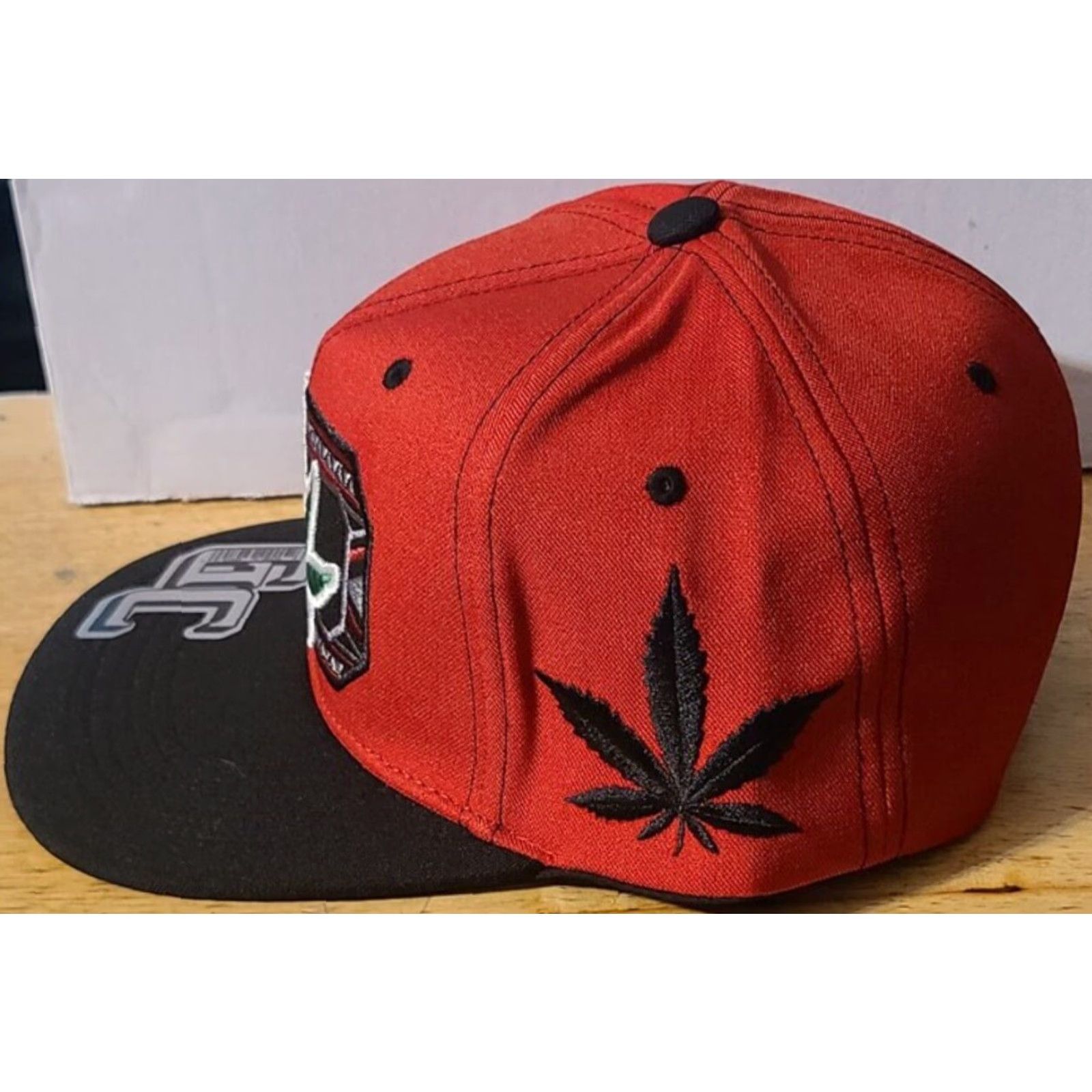 Vintage MARIJUANA LEAF WEED CANNABIS SNAPBACK BASEBALL CAP RED AND BLACK Size ONE SIZE - 2 Thumbnail