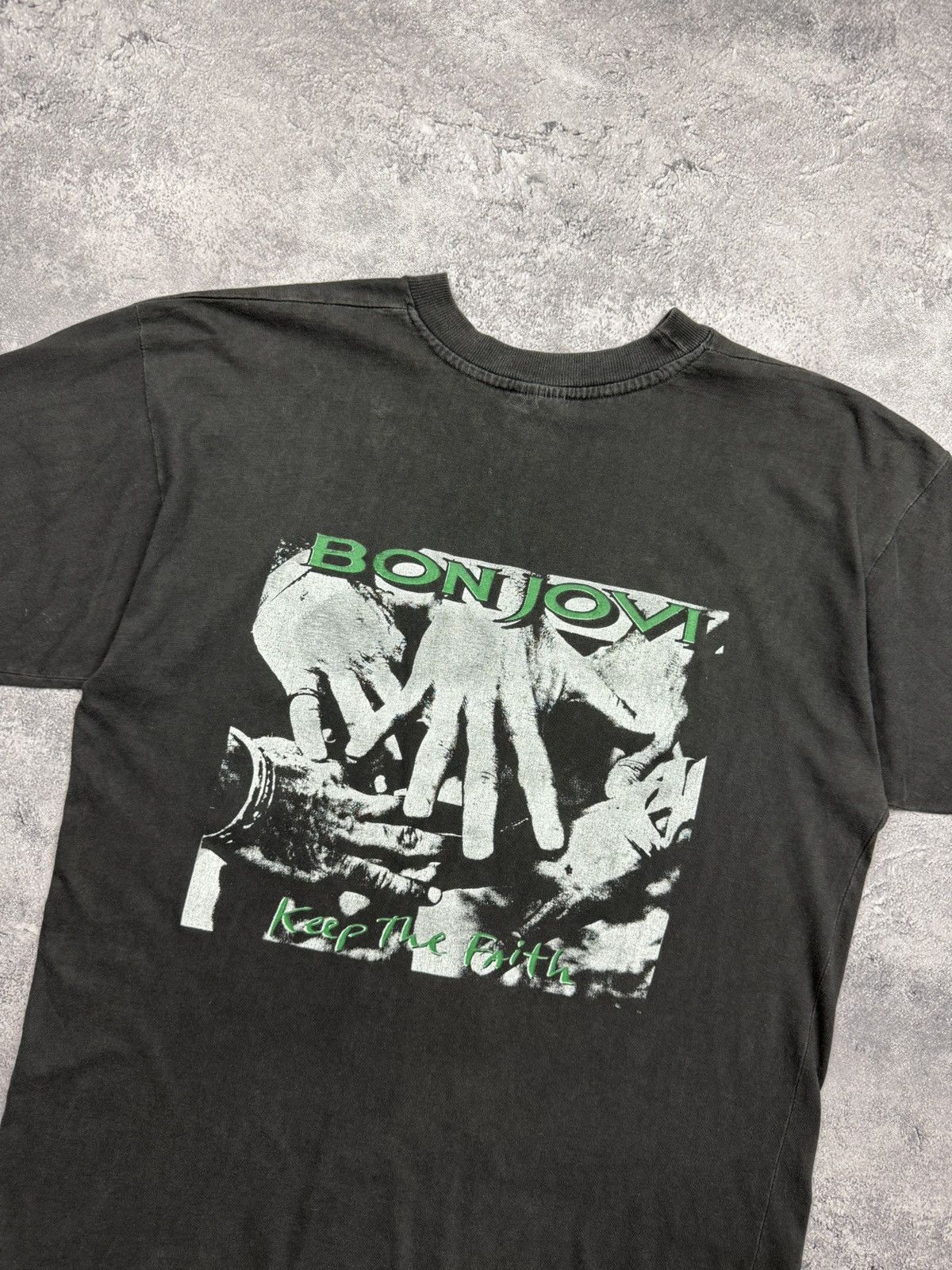 Bon Jovi Vintage 90s Bon Jovi Keep The Faith T-Shirt Faded Band Tee Size US L / EU 52-54 / 3 - 15 Thumbnail