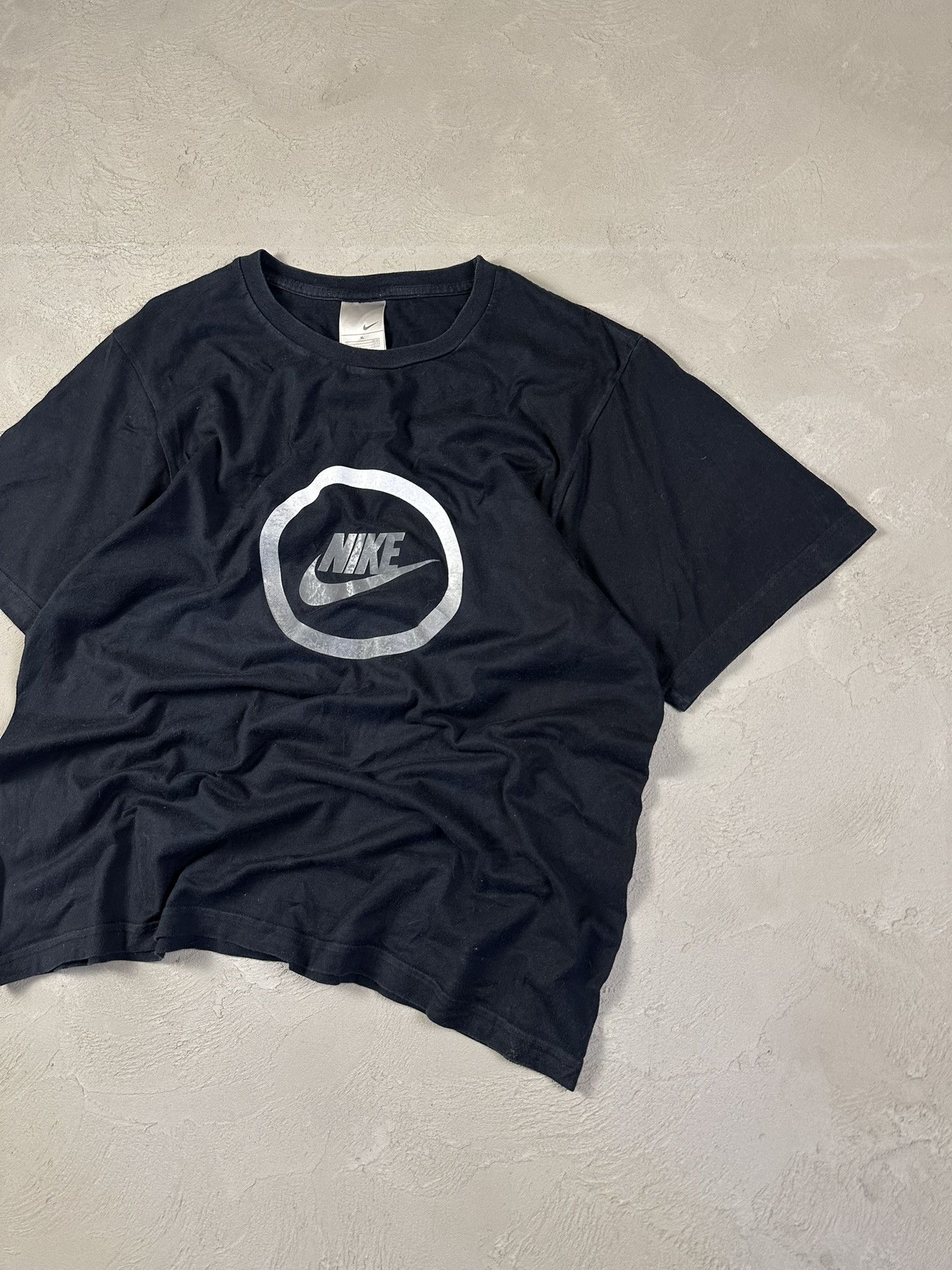 Nike Vintage Y2k Nike Swoosh Circle Logo T-shirt 00s Size US XL / EU 56 / 4 - 3 Thumbnail