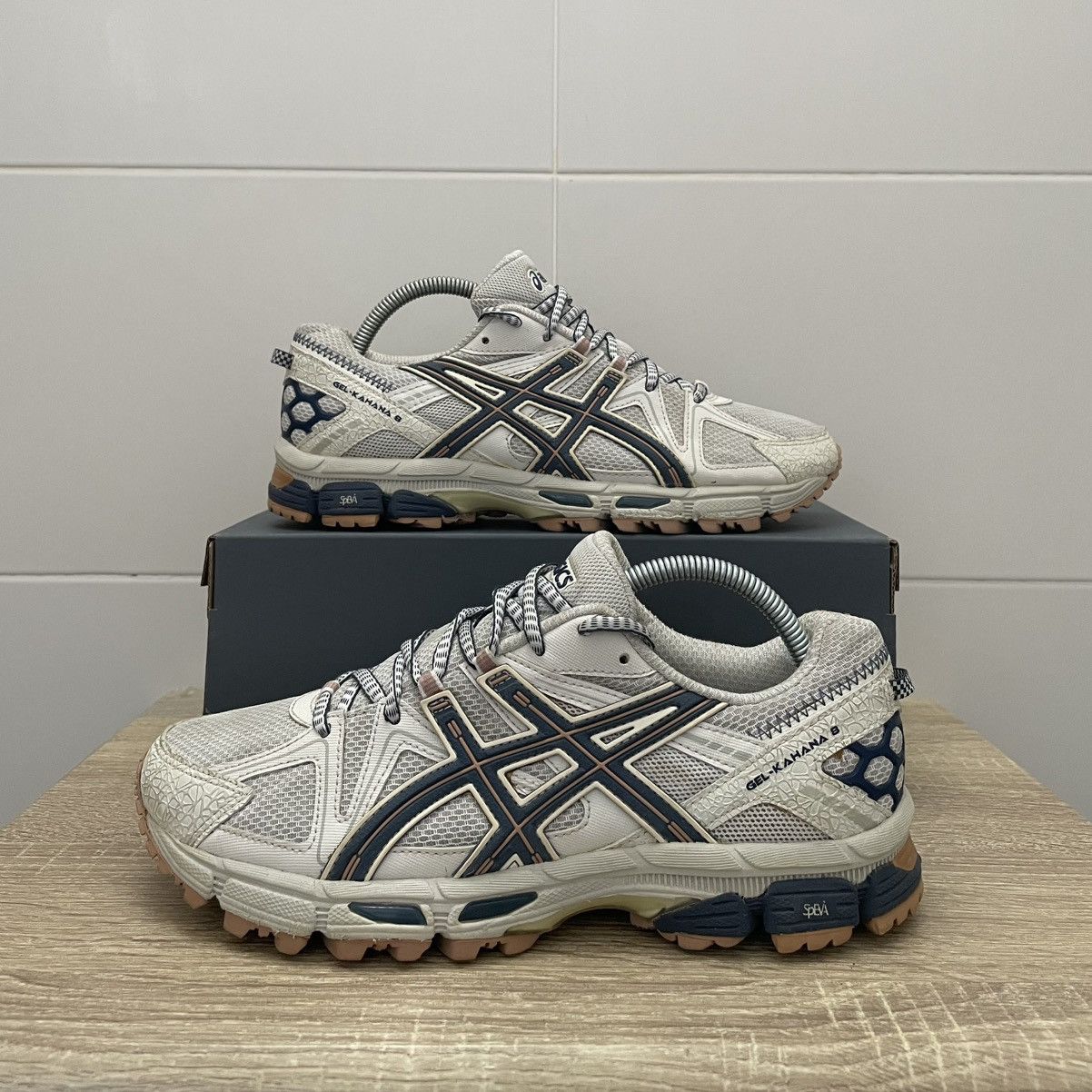 Asics Asics Gel Kamana 8 Size US 8 / EU 41 - 2 Thumbnail