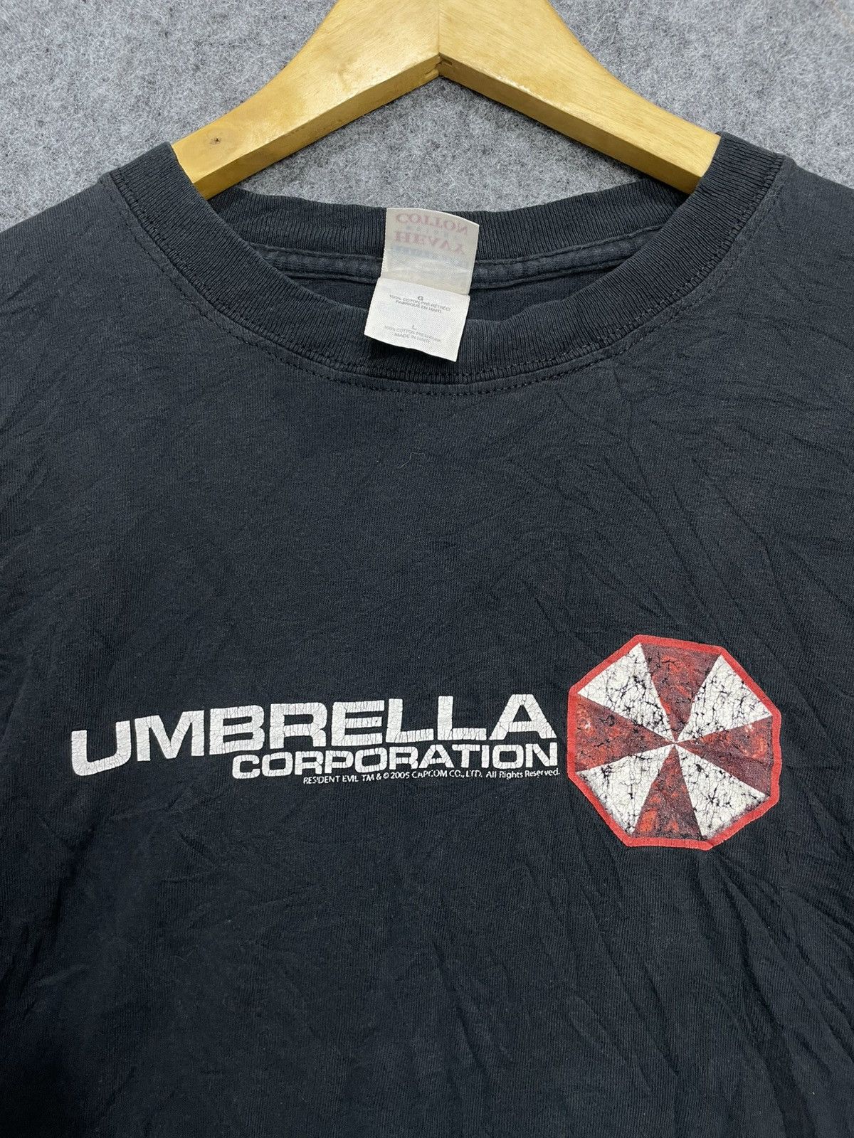 Vintage Vintage 2005 Resident Evil Umbrella T-Shirt Size US L / EU 52-54 / 3 - 2 Thumbnail
