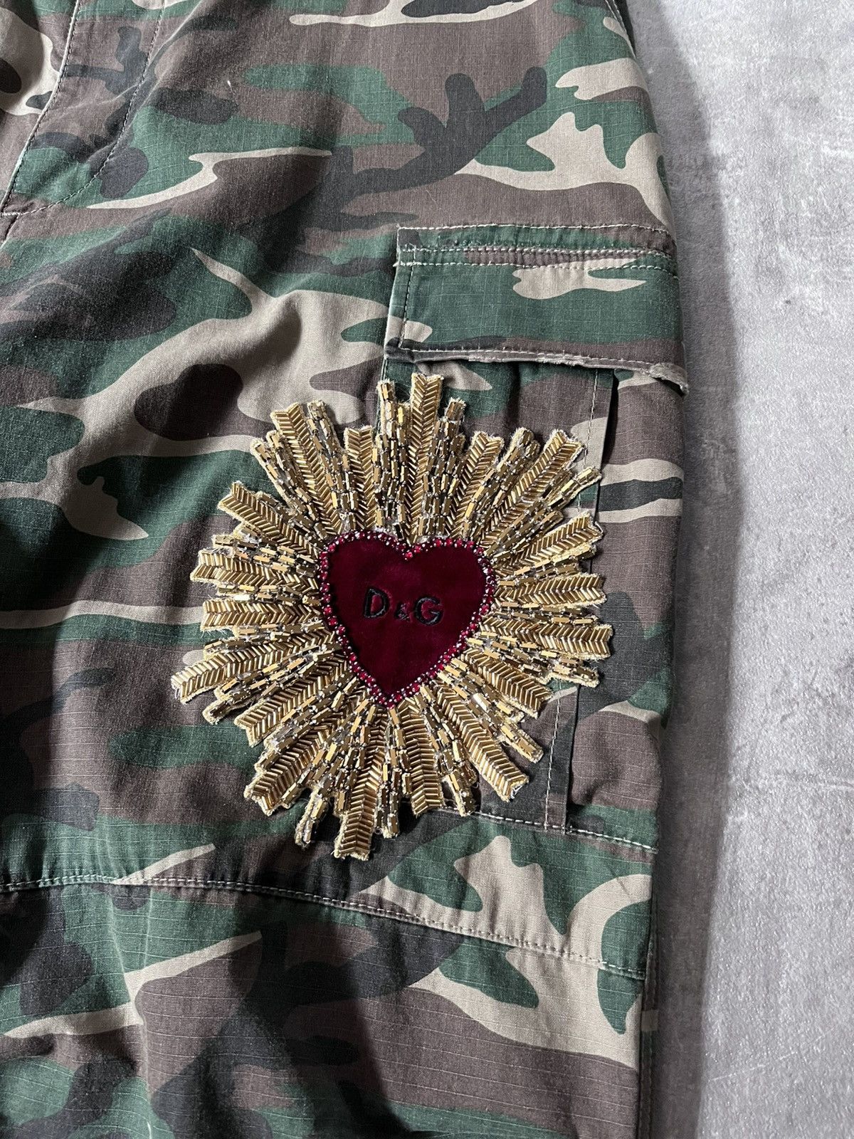 Dolce & Gabbana Dolce & Gabbana camo cargo pants gold heart Size US 40 / EU 56 - 2 Thumbnail