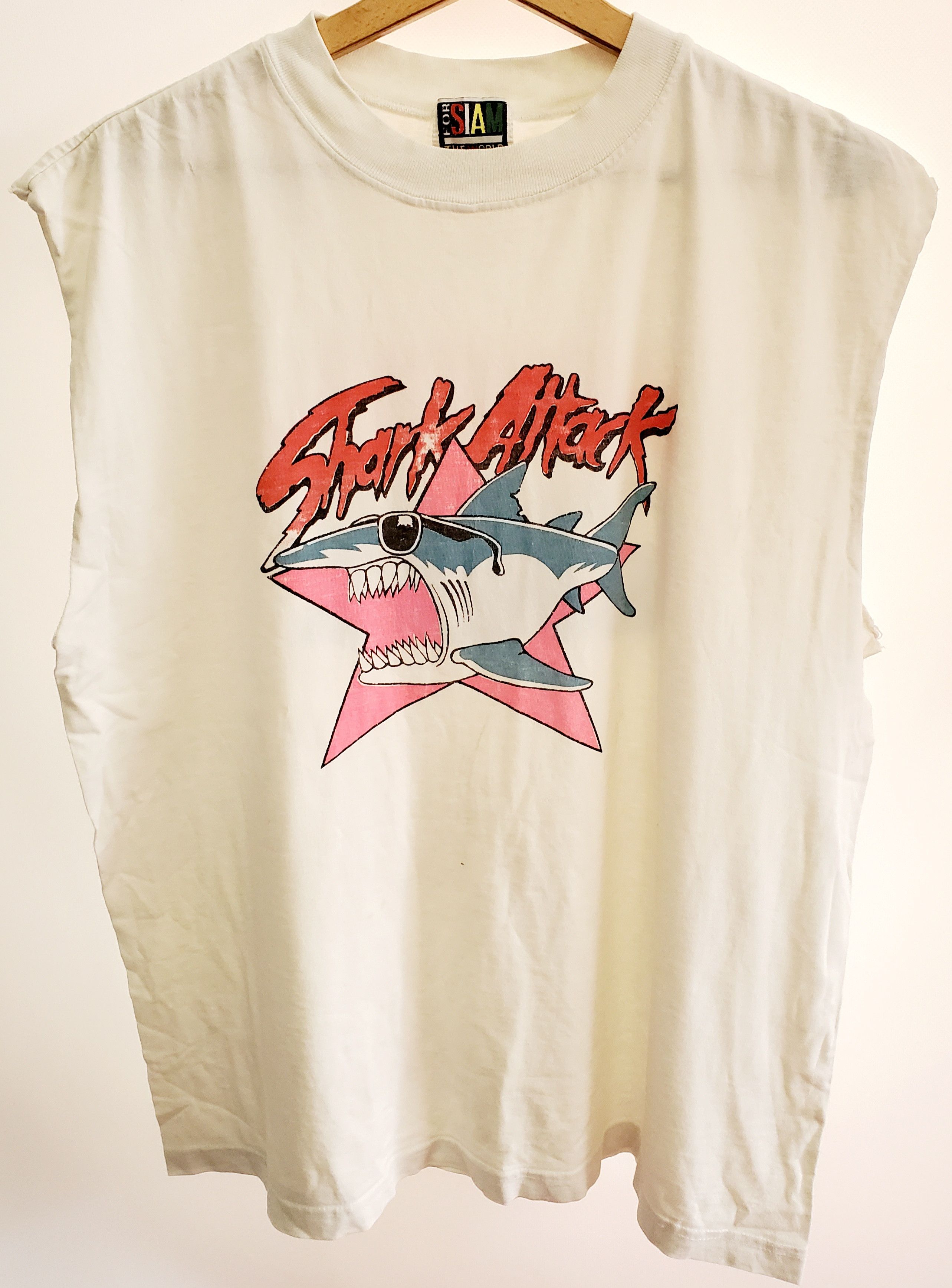 Vintage Vintage Shark Attack spndel fish dealer Tshirt size L Size US L / EU 52-54 / 3 - 2 Thumbnail