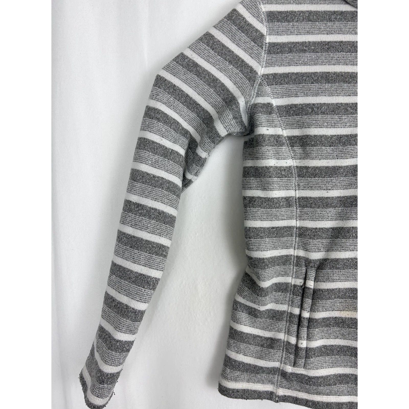 Vintage REI Womens S Pullover Sweater 1/4 Zip Gray White Striped Polyester Shirt Women Size S / US 4 / IT 40 - 2 Thumbnail