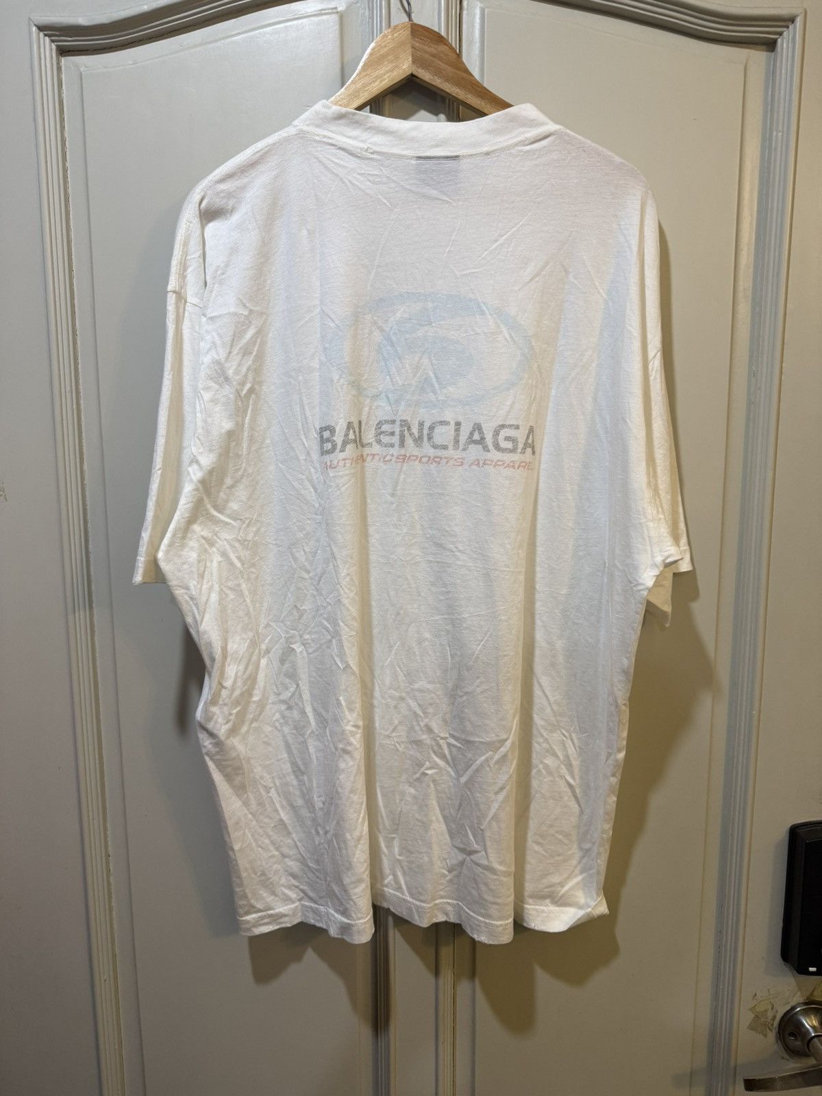 Balenciaga Balenciaga Distressed Surfing Tee Size US L / EU 52-54 / 3 - 5 Thumbnail