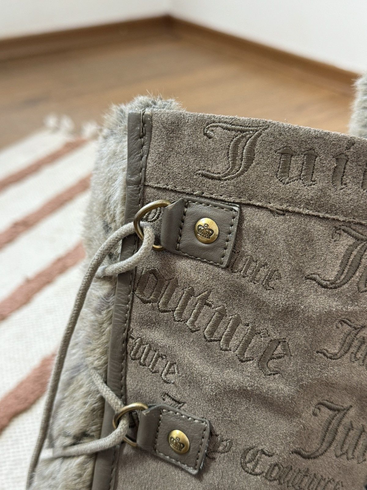 Juicy Couture VINTAGE JUICY COUTURE MOHAIR MONOGRAM WINTER UNT SNOW BOOTS Size US 9 / IT 39 - 5 Thumbnail