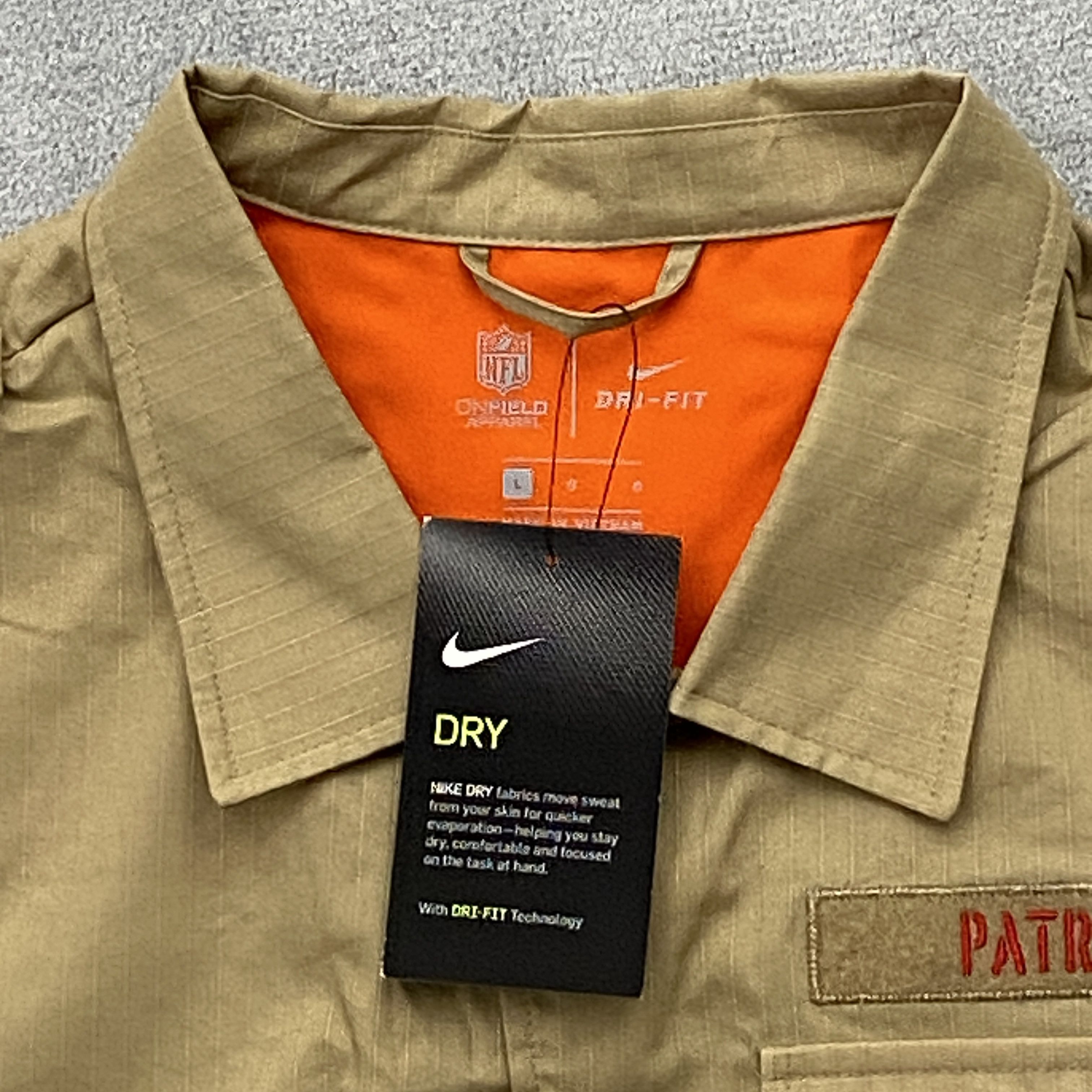Nike PATRIOTS Salute to Service Shirt Men's Large New AT6572-297 Size US L / EU 52-54 / 3 - 11 Thumbnail