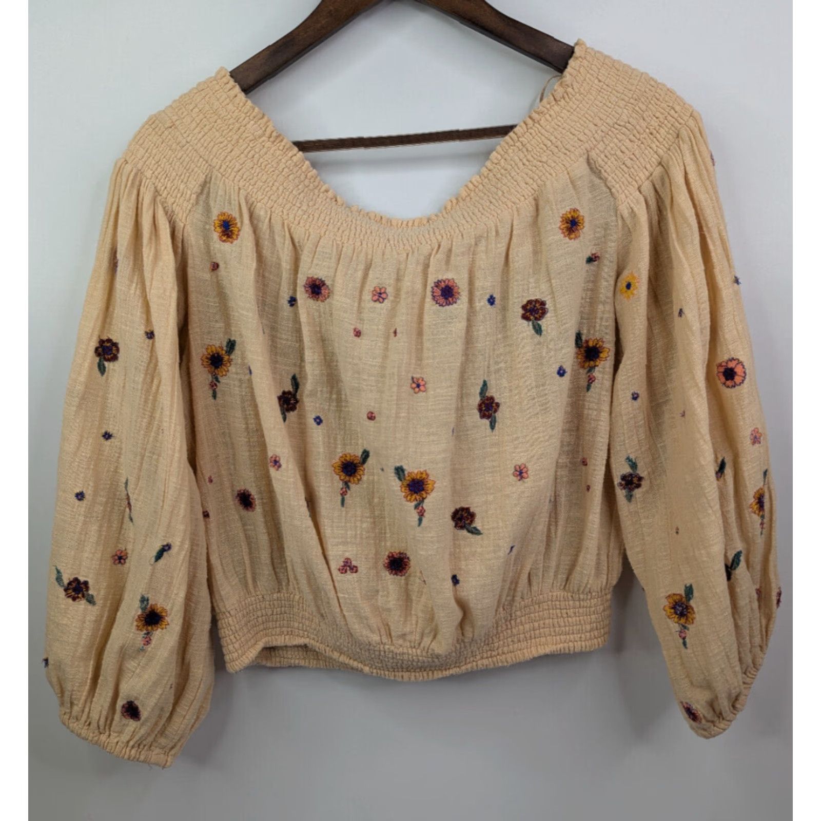 Free People Free People Saachi Embroidered Smocked Off Shoulder Boho Crop Top Womens Large Beige Floral Size L / US 10 / IT 46 - 3 Thumbnail