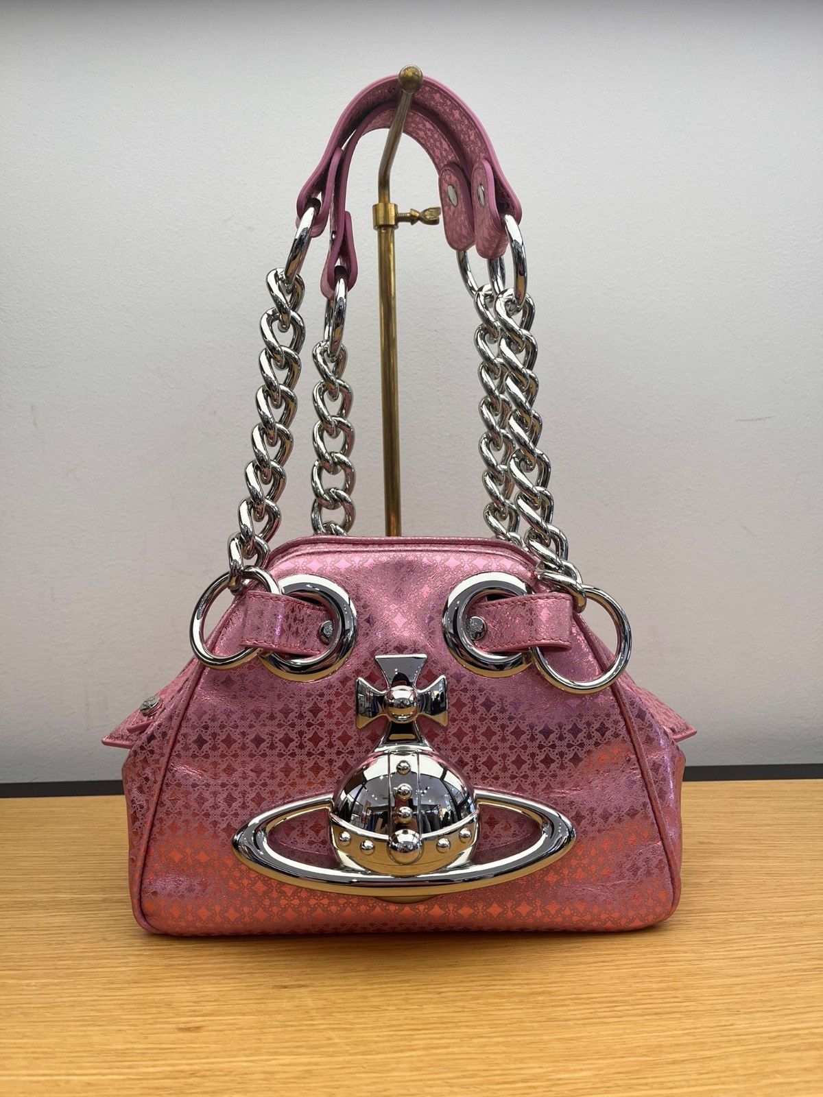Vivienne Westwood o1f1d3z0625 Size: OS / Archive Chain Hand Bag in Pink Size ONE SIZE - 1 Preview