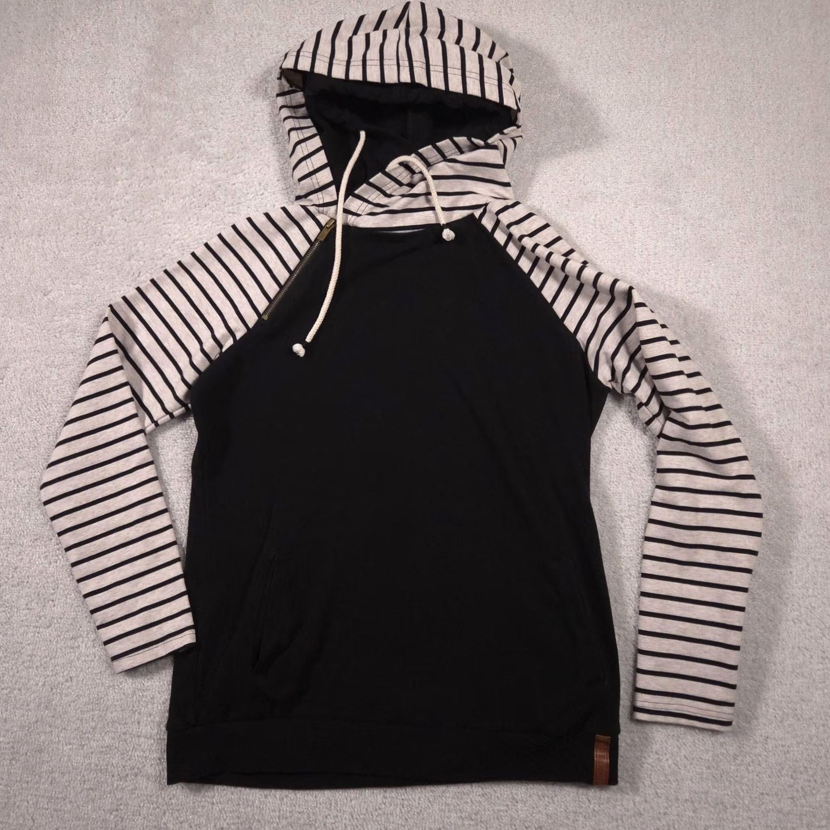 Vintage Ampersand Hoodie Womens Medium Black Striped Hooded Pullover Zip Pocket Knit Size M / US 6-8 / IT 42-44 - 2 Thumbnail