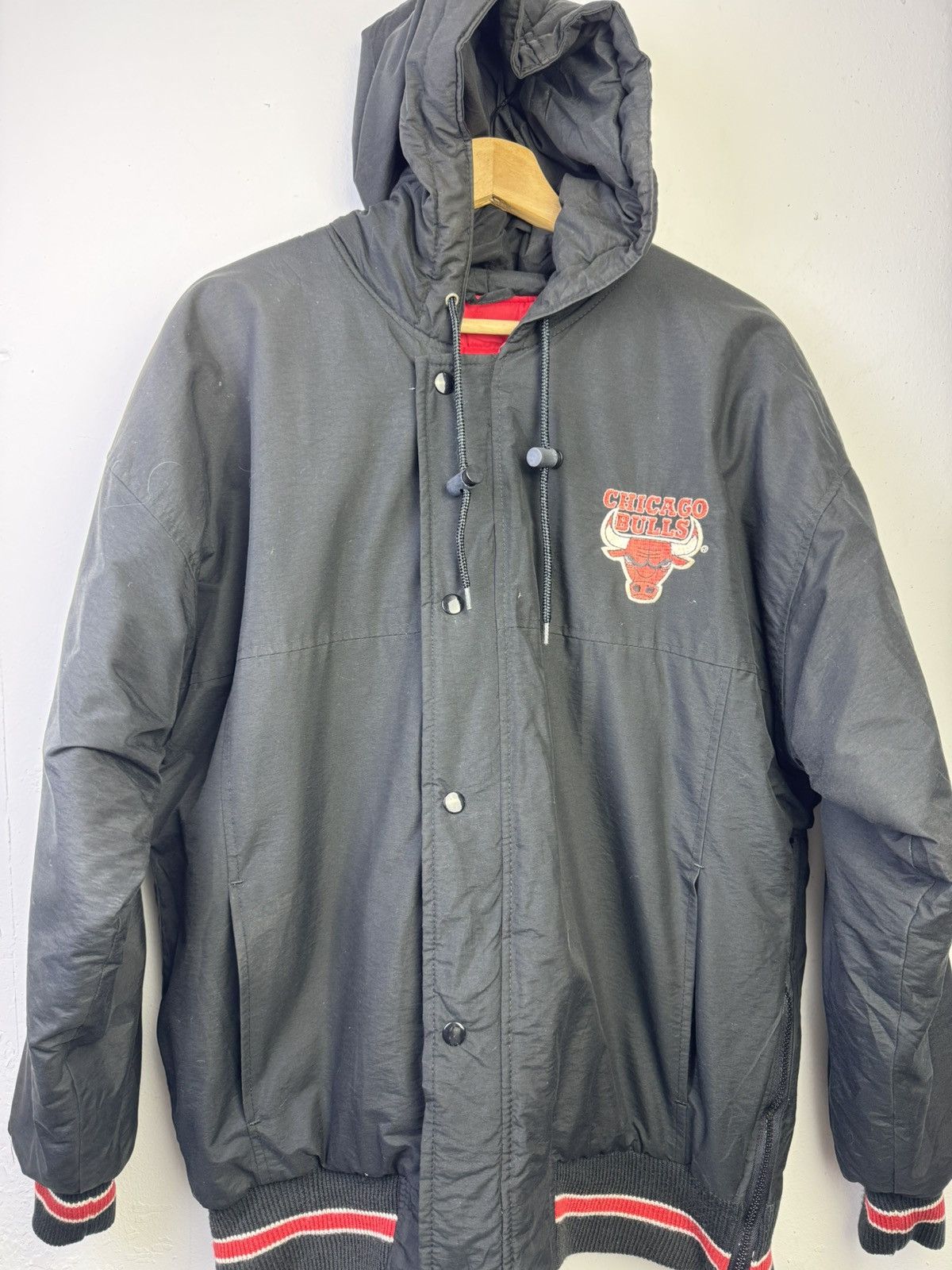 Starter vintage Chicago Bulls jacket manufactured by Starter Size US S / EU 44-46 / 1 - 3 Thumbnail
