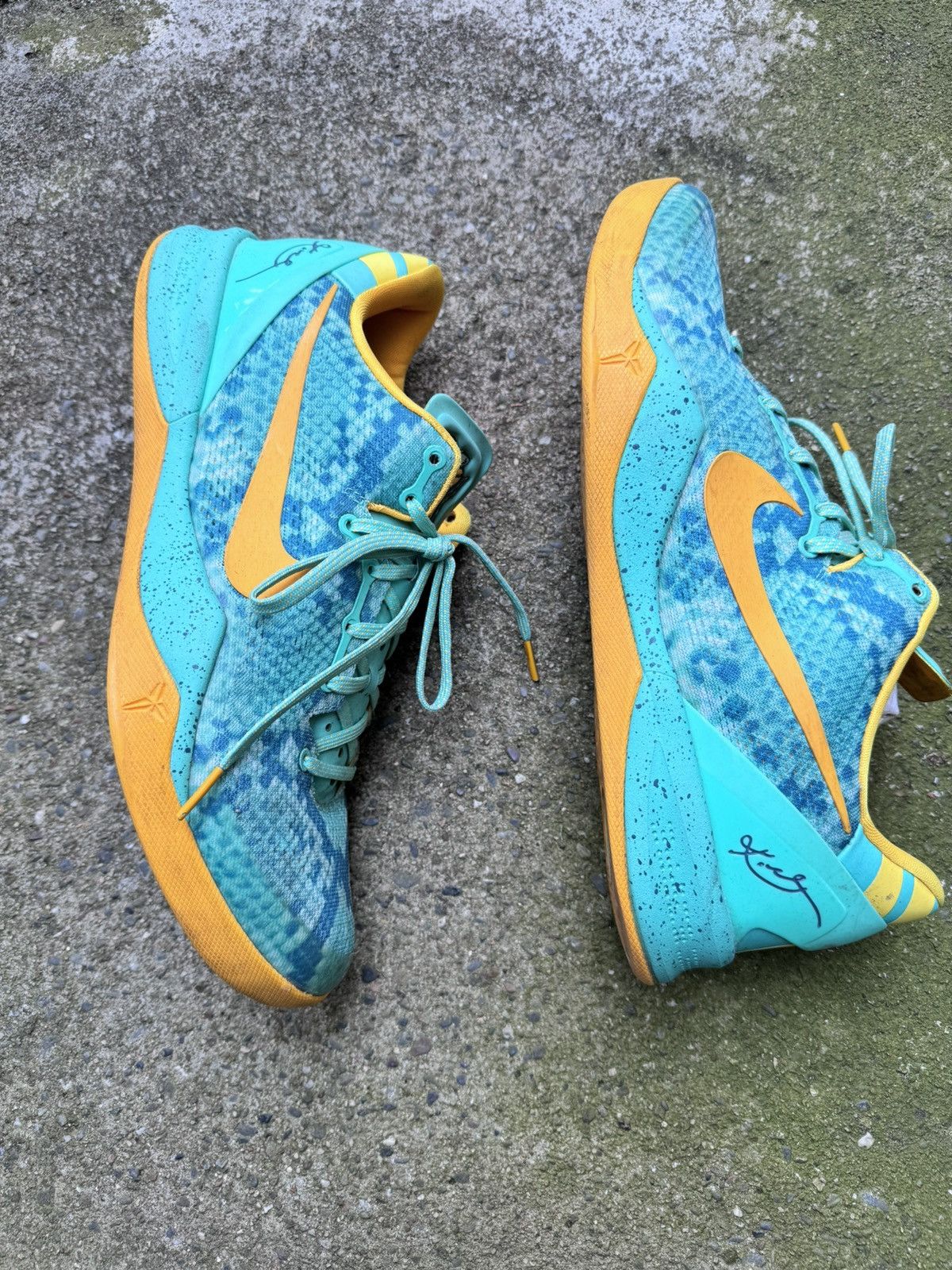Nike Nike Kobe 8 Green Glow 2013 Size US 11.5 / EU 44-45 - 3 Thumbnail
