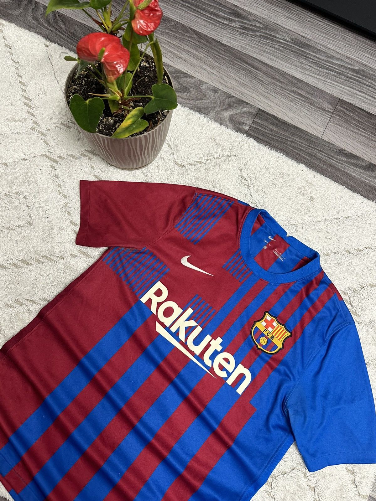Nike Nike Barcelona 2021-2022 Home Football Jersey Rakuten Hype Size US M / EU 48-50 / 2 - 3 Thumbnail