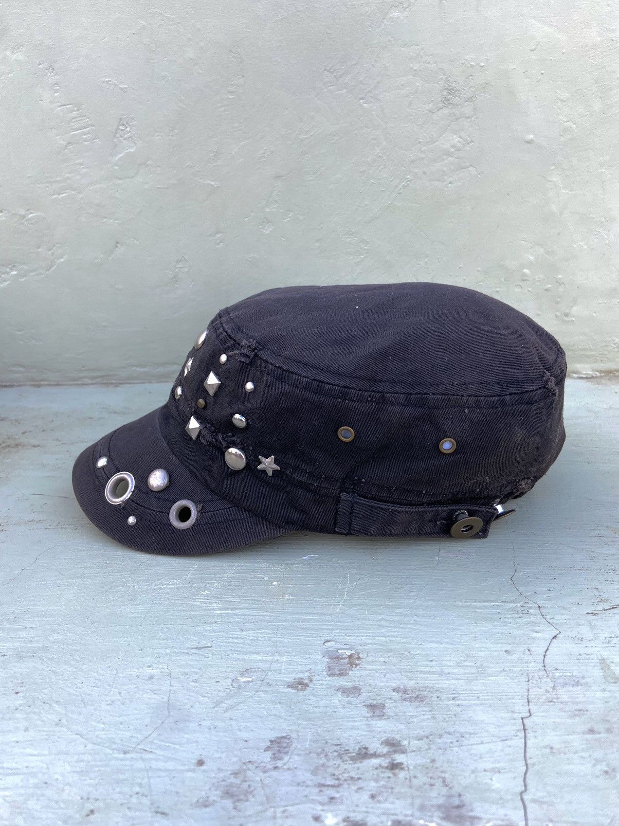 If Six Was Nine 2000s skull & button studded patrol hat Size ONE SIZE - 3 Thumbnail