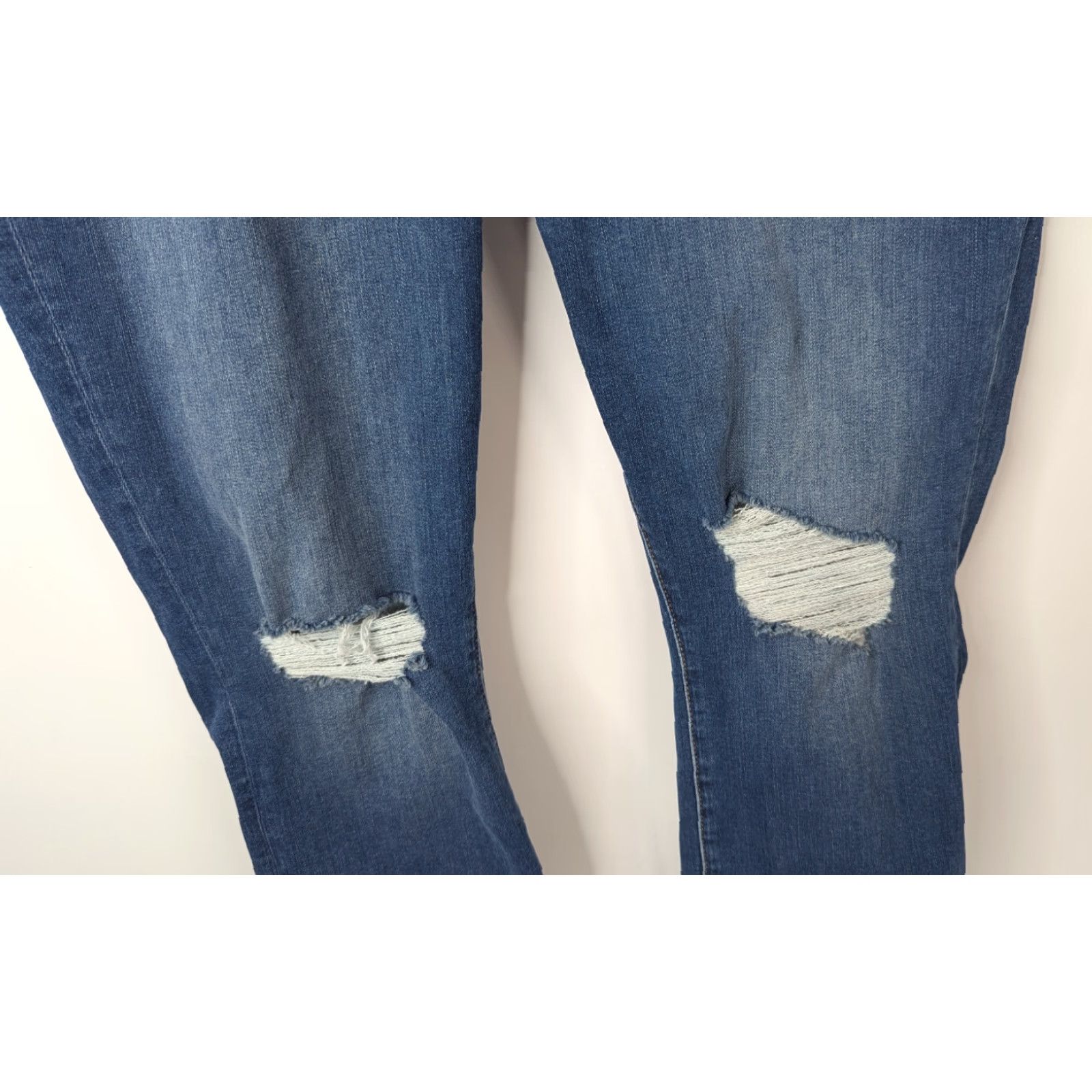 Good American Good American Jeans GWCSPR067T Size 16 Good Waist Crop Shadow Pocket Raw Hem Skinny Cropped 5-Pocket Denim Blue Cotton Blend Regular Womens Size 38" / US 16 / IT 52 - 5 Thumbnail