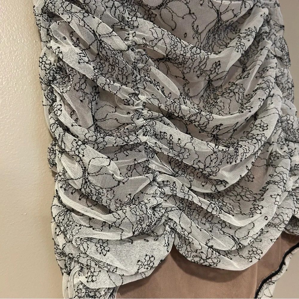 Maniere De Vior Ruched Lace Asymmetric gothic monochrome Mini Skirt Size 28" / US 6 / IT 42 - 6 Thumbnail