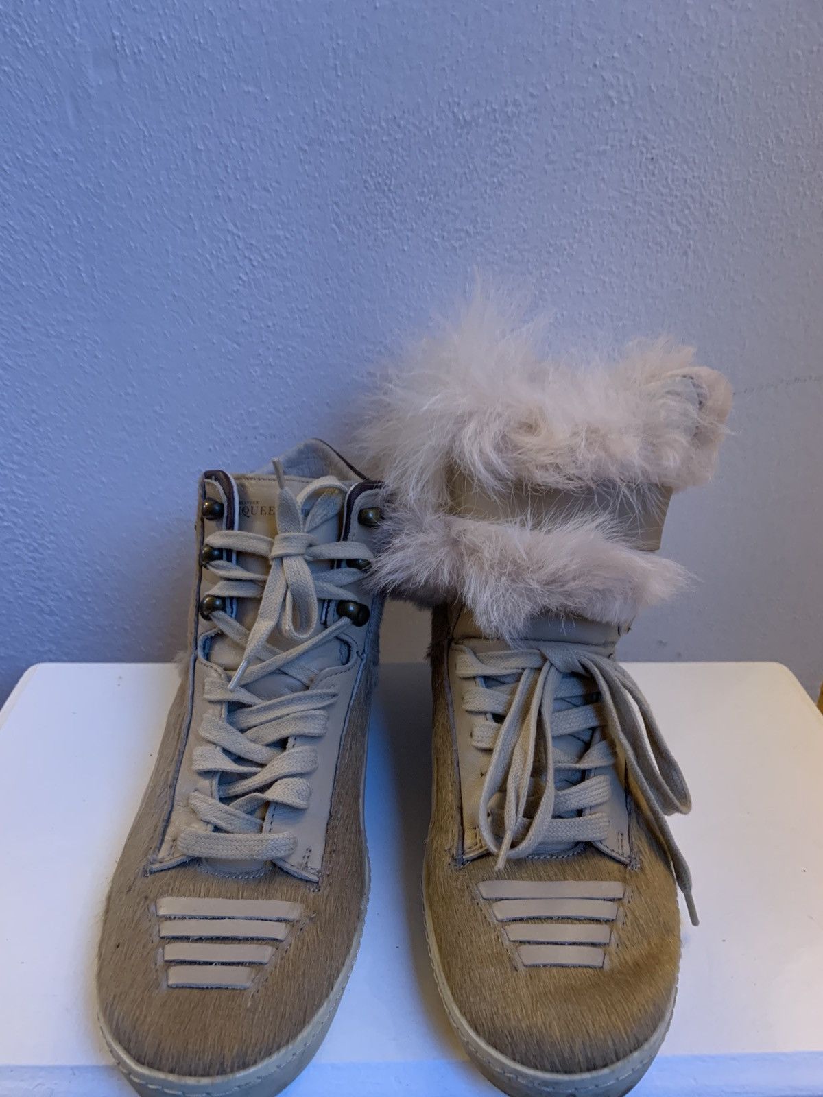Alexander McQueen High top sneakers with fur Size US 5 / IT 35 - 1 Thumbnail