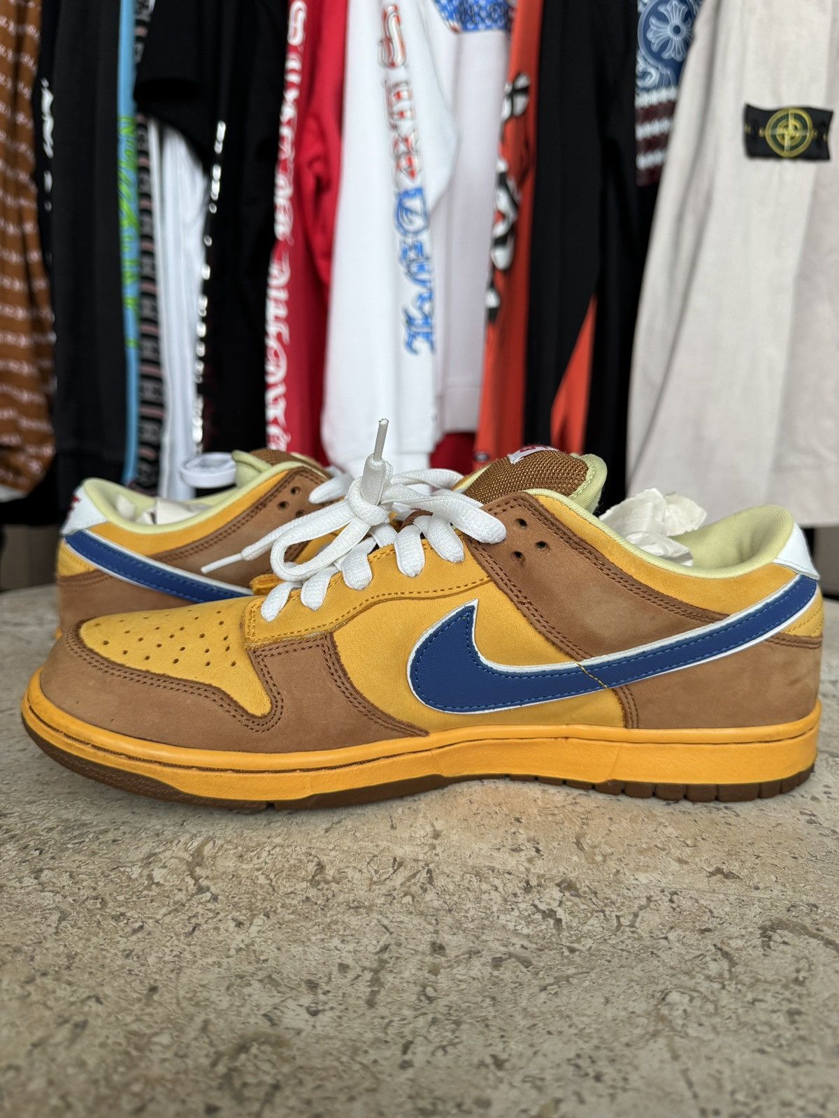 Nike SB Nike SB Dunk Low Newcastle Brown Ale Size US 10.5 / EU 43-44 - 5 Thumbnail