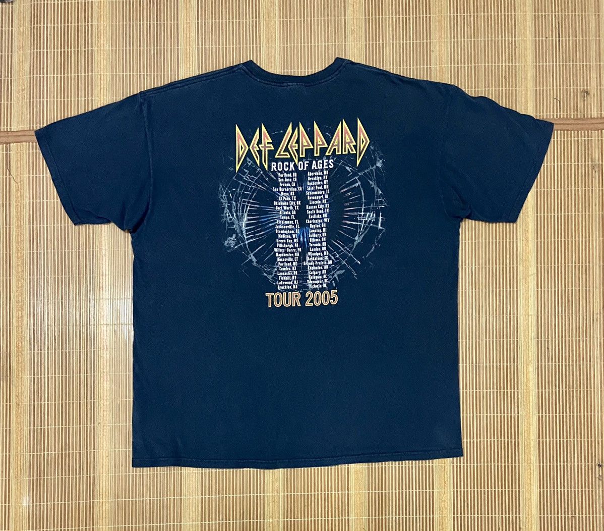 Band Tees DEF LEPPARD ROCK OF AGES TOUR TEE Size US XXL / EU 58 / 5 - 2 Thumbnail